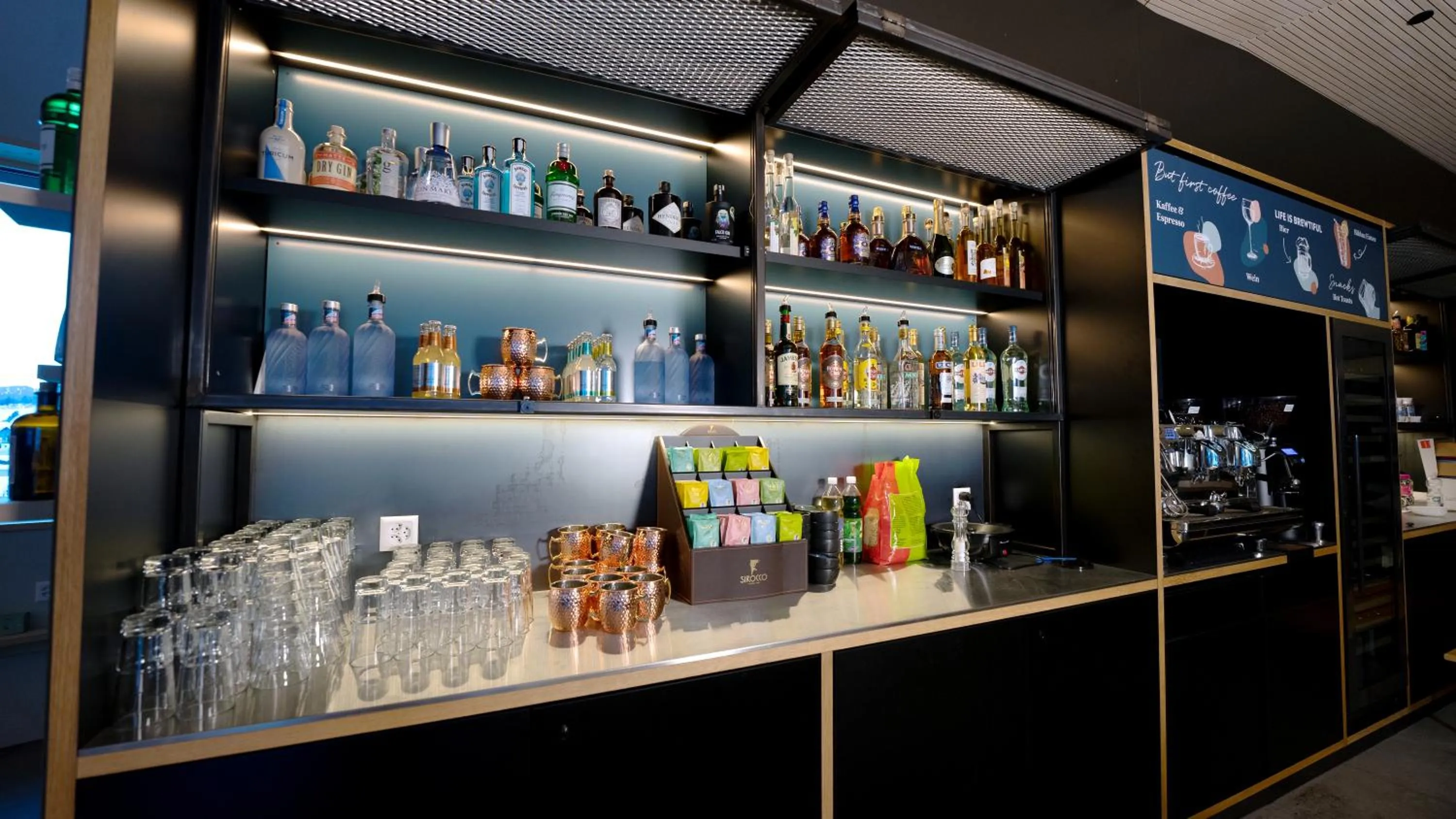 Lounge or bar in Laax wellnessHostel3000