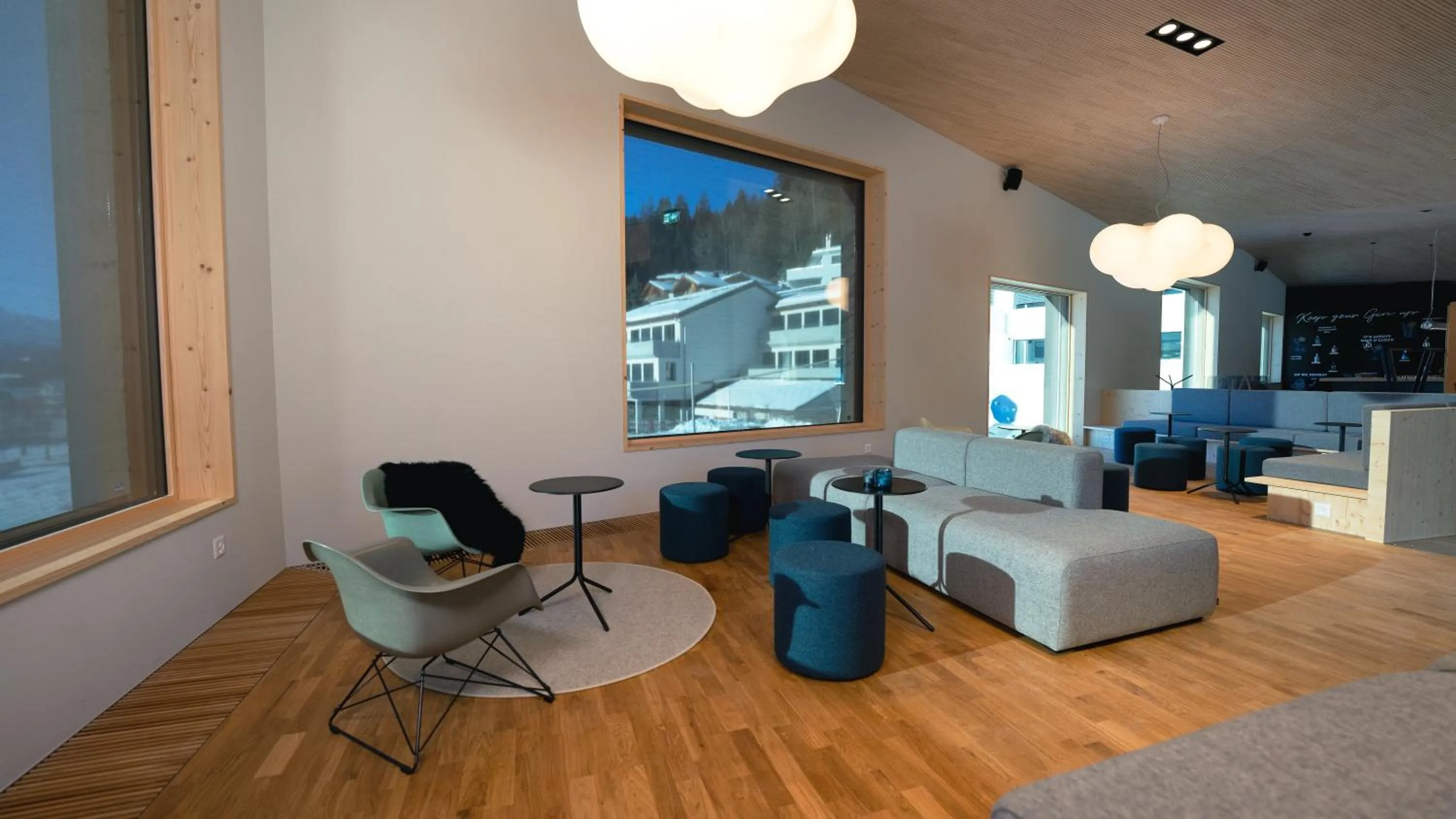 Lounge or bar in Laax wellnessHostel3000