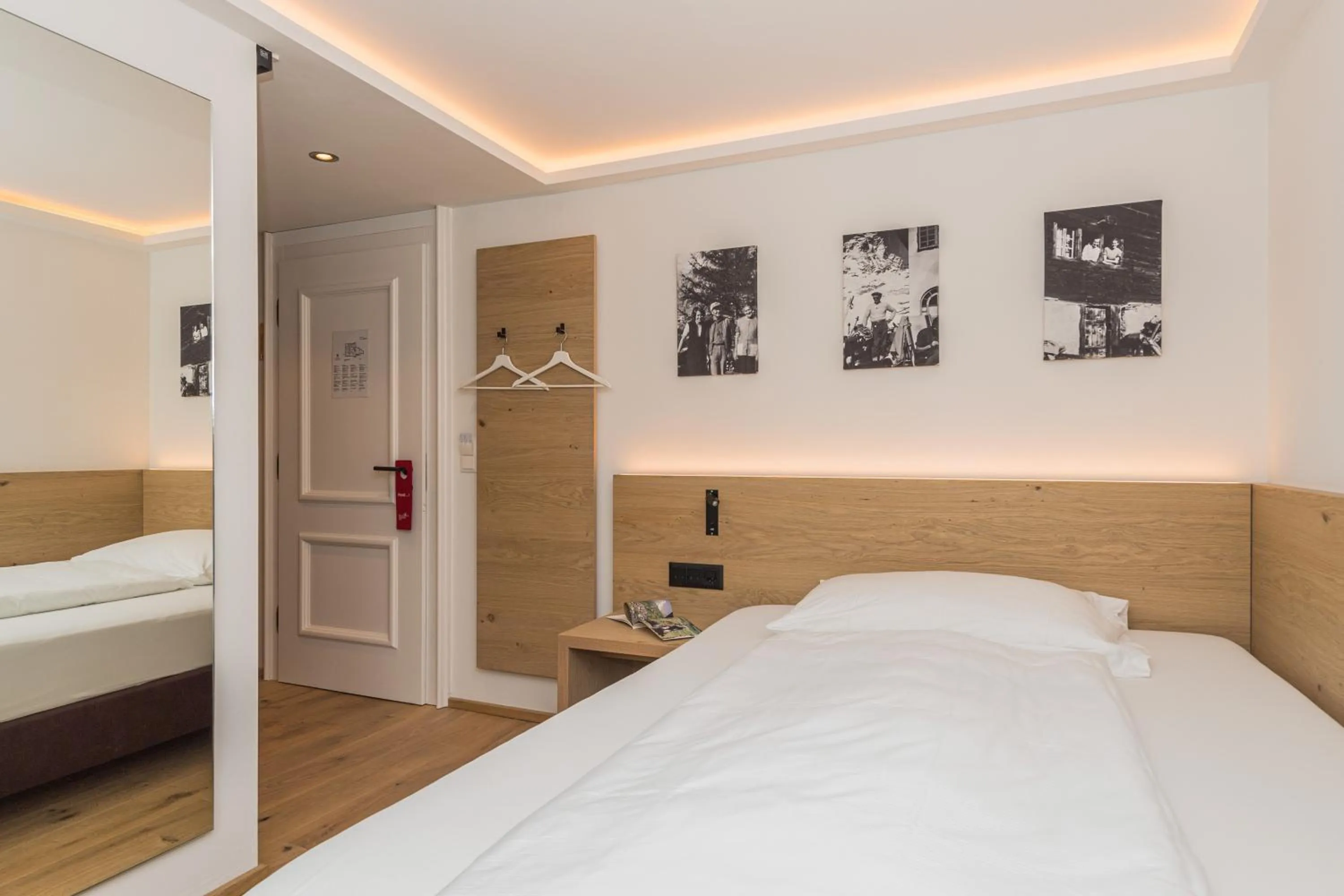 Bedroom, Bed in Hotel Bella Vista Zermatt