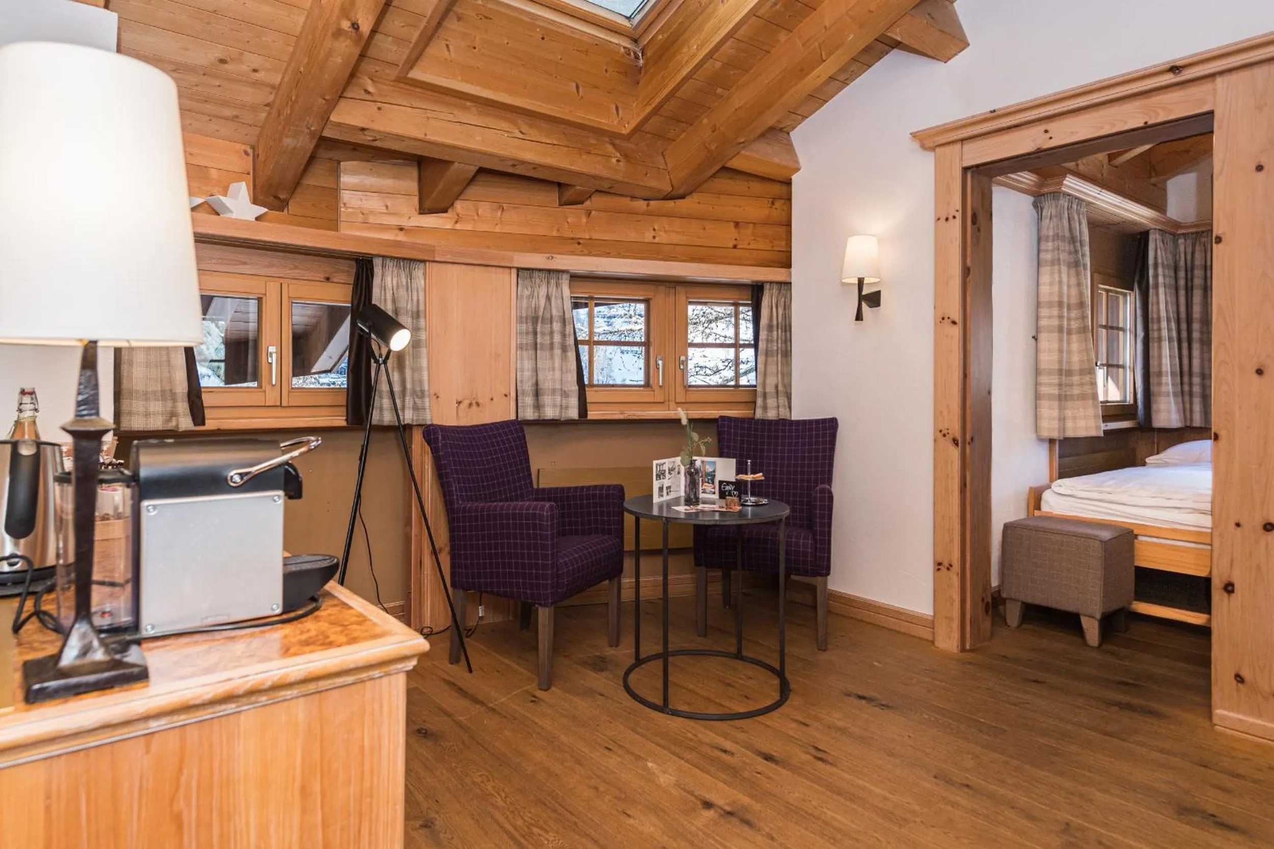 Living room, Bed in Hotel Bella Vista Zermatt