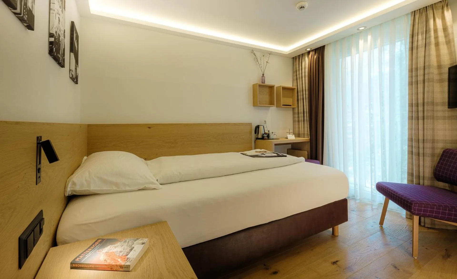 Bedroom, Bed in Hotel Bella Vista Zermatt