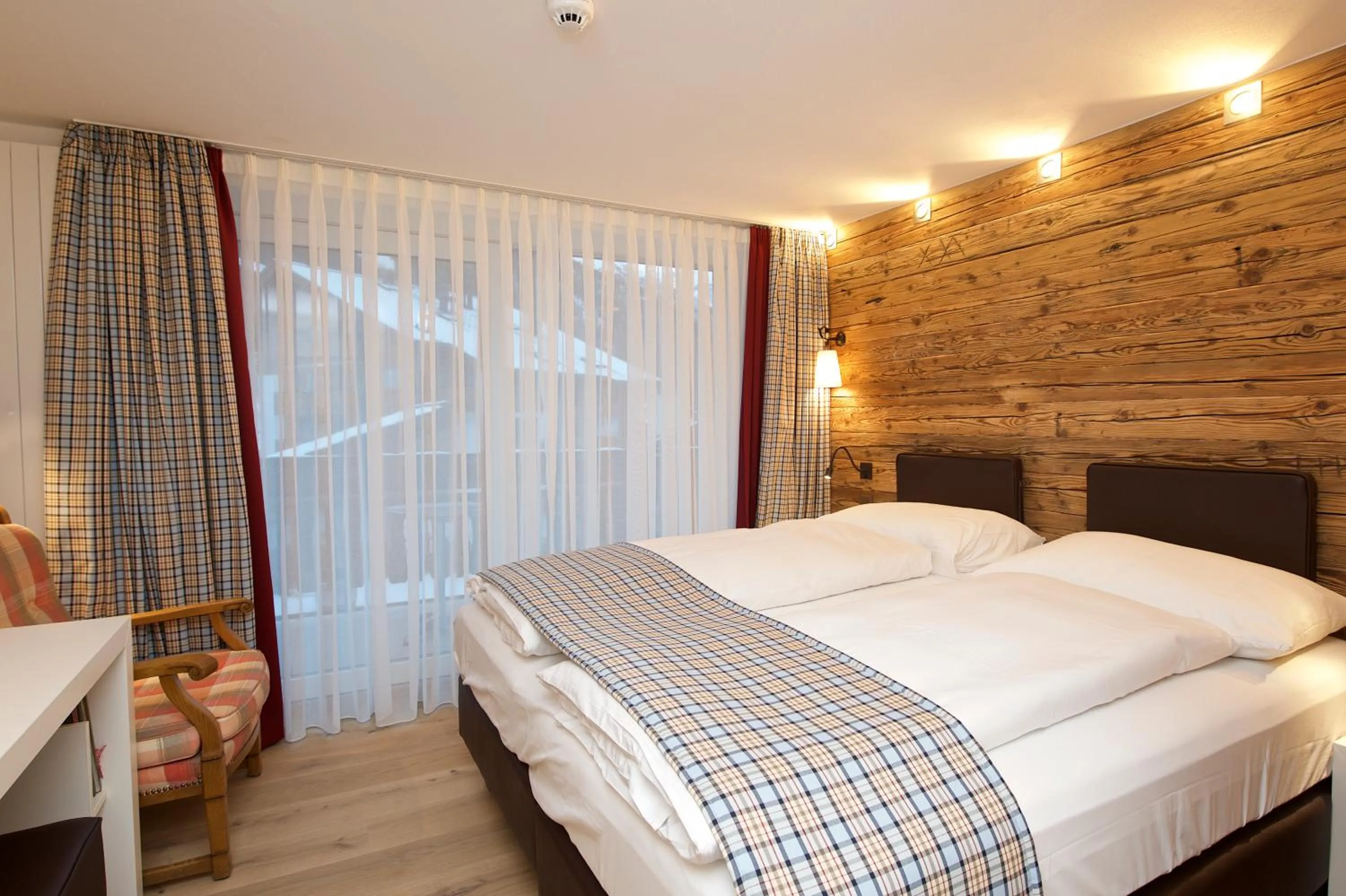 Bedroom, Bed in Hotel Bella Vista Zermatt