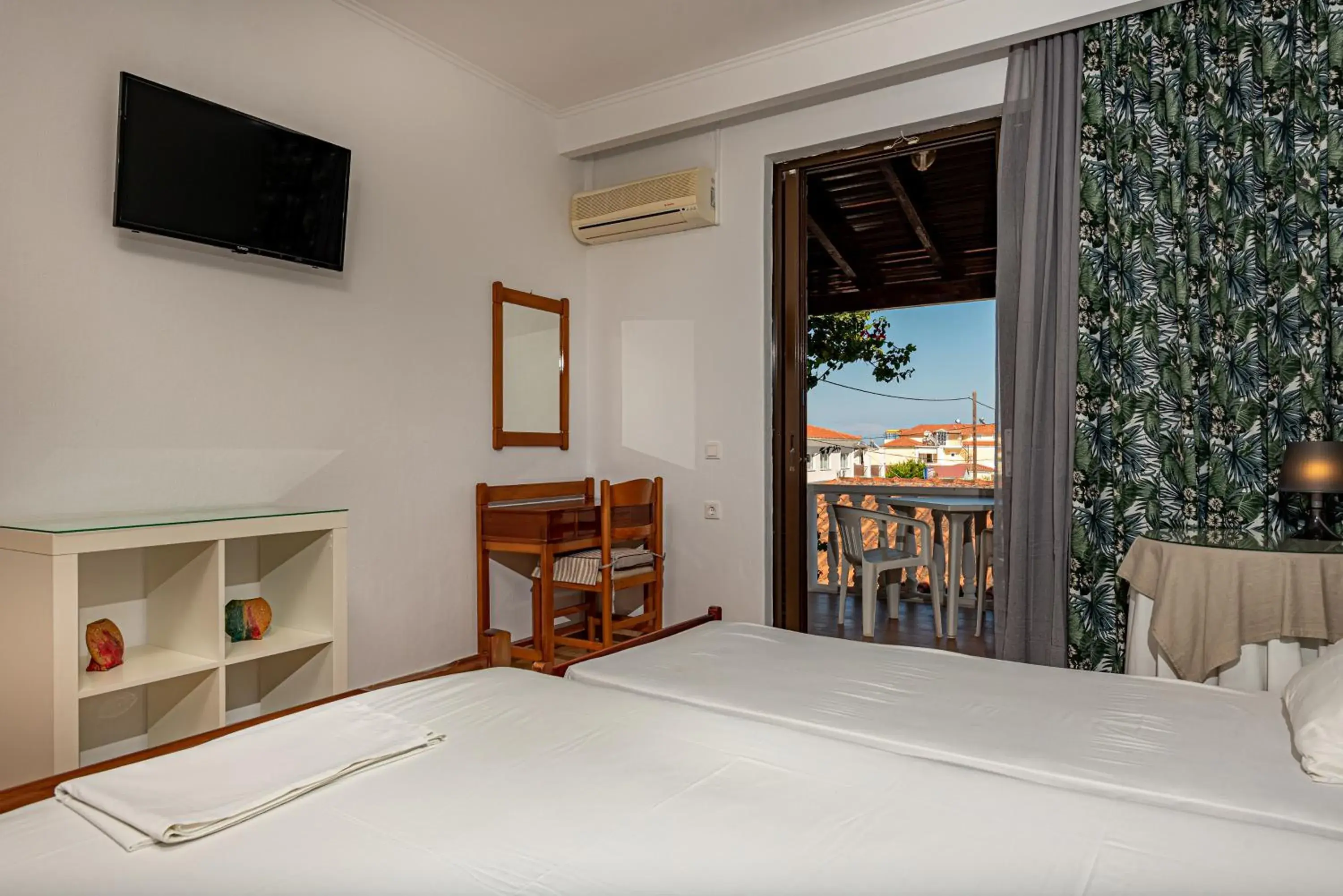 Double or Twin Room with Balcony in Metsovo Studios Double or Twin Room with Balcony in Metsovo Studios