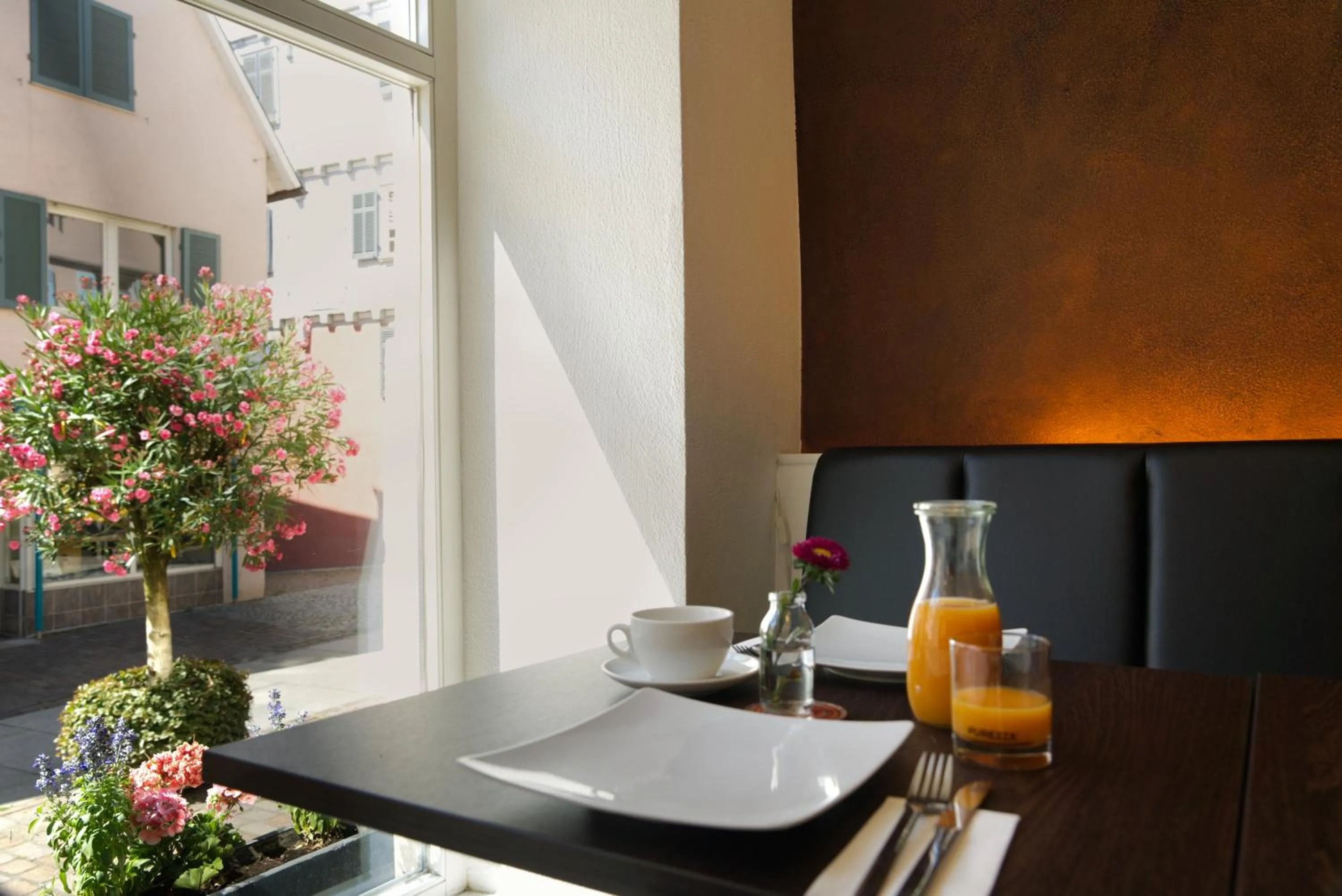 Restaurant/places to eat in Soleiado Hotel