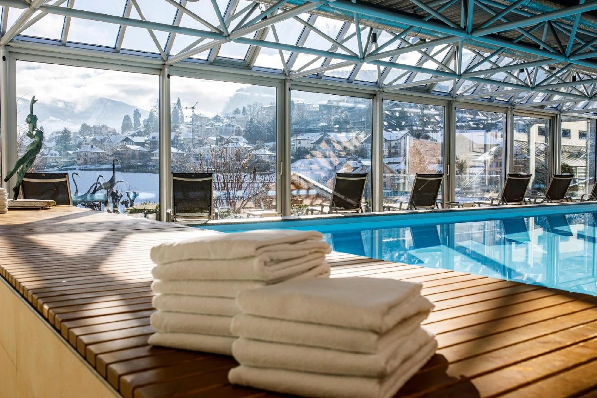 Swimming pool in Hotel Eden Spiez