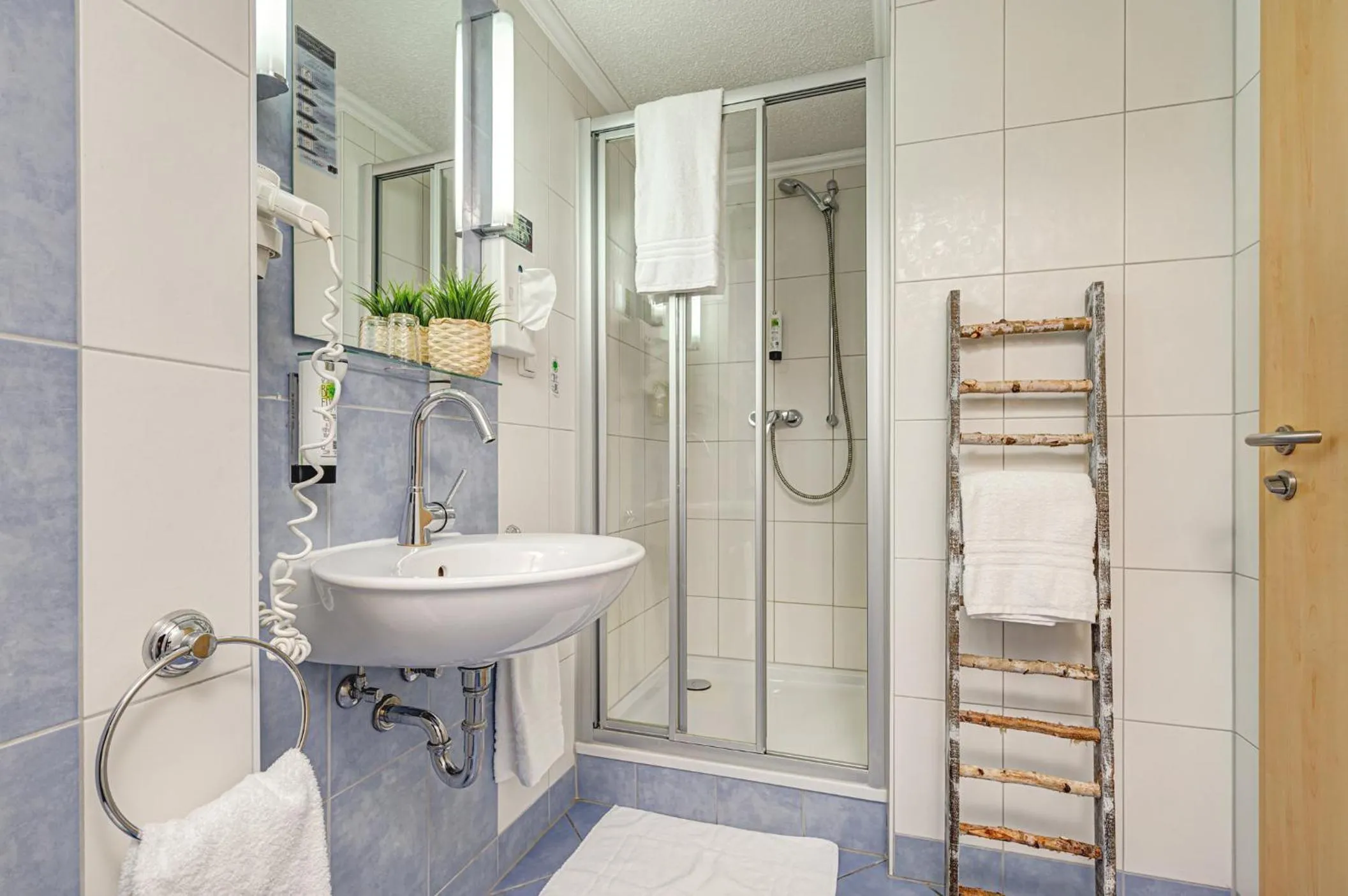 Shower in Hotel Mühlhäuser Hof