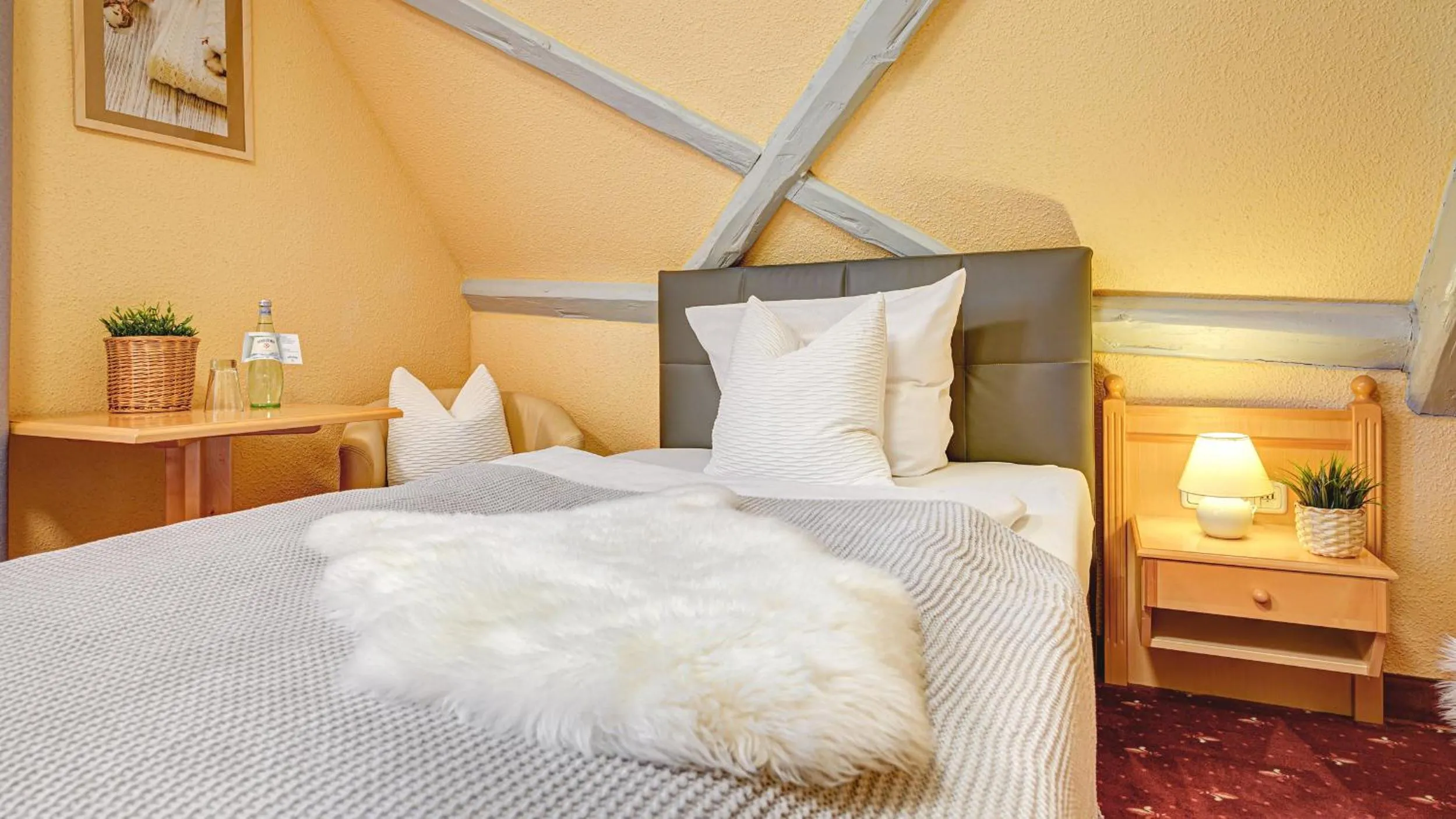 Bed in Hotel Mühlhäuser Hof