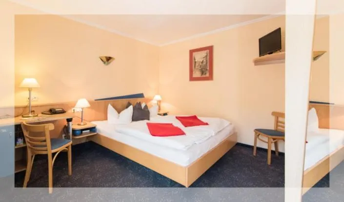 Bedroom, Bed in Hotel Mühlhäuser Hof