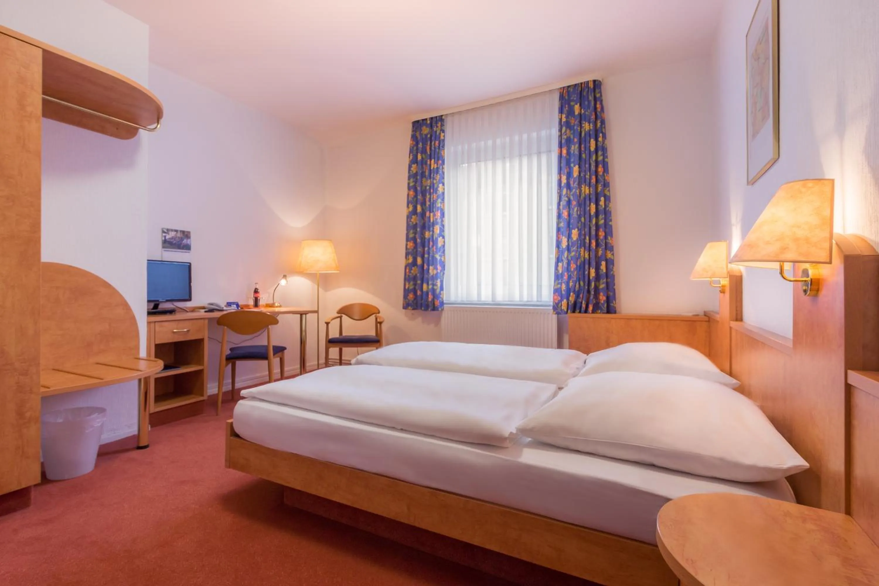 Photo of the whole room, Bed in CVJM Hotel am Wollmarkt