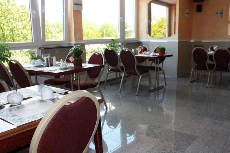 Restaurant/places to eat in Hotel Römerhafen