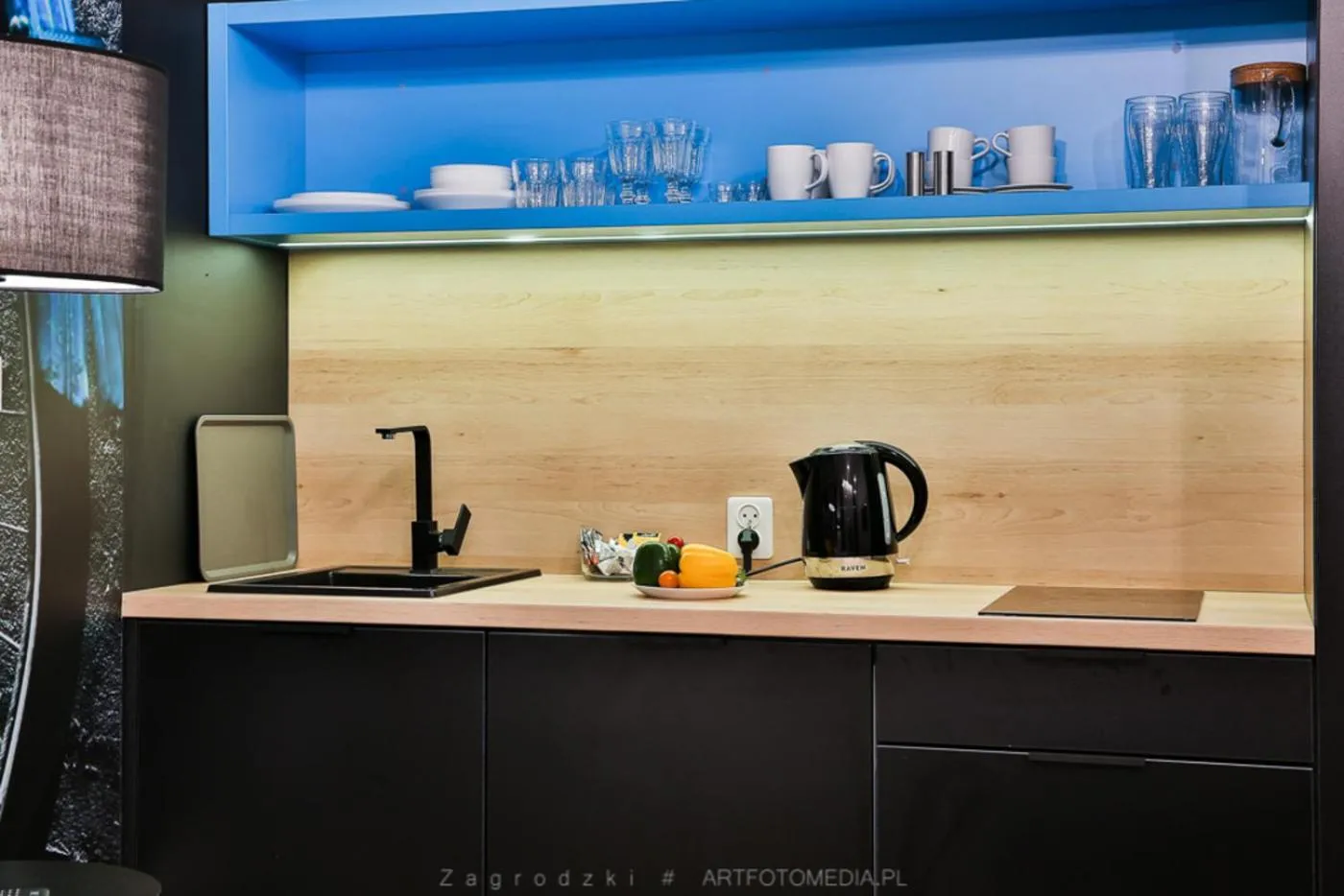 Coffee/tea facilities in Saint Thomas Corner - by Upstairs