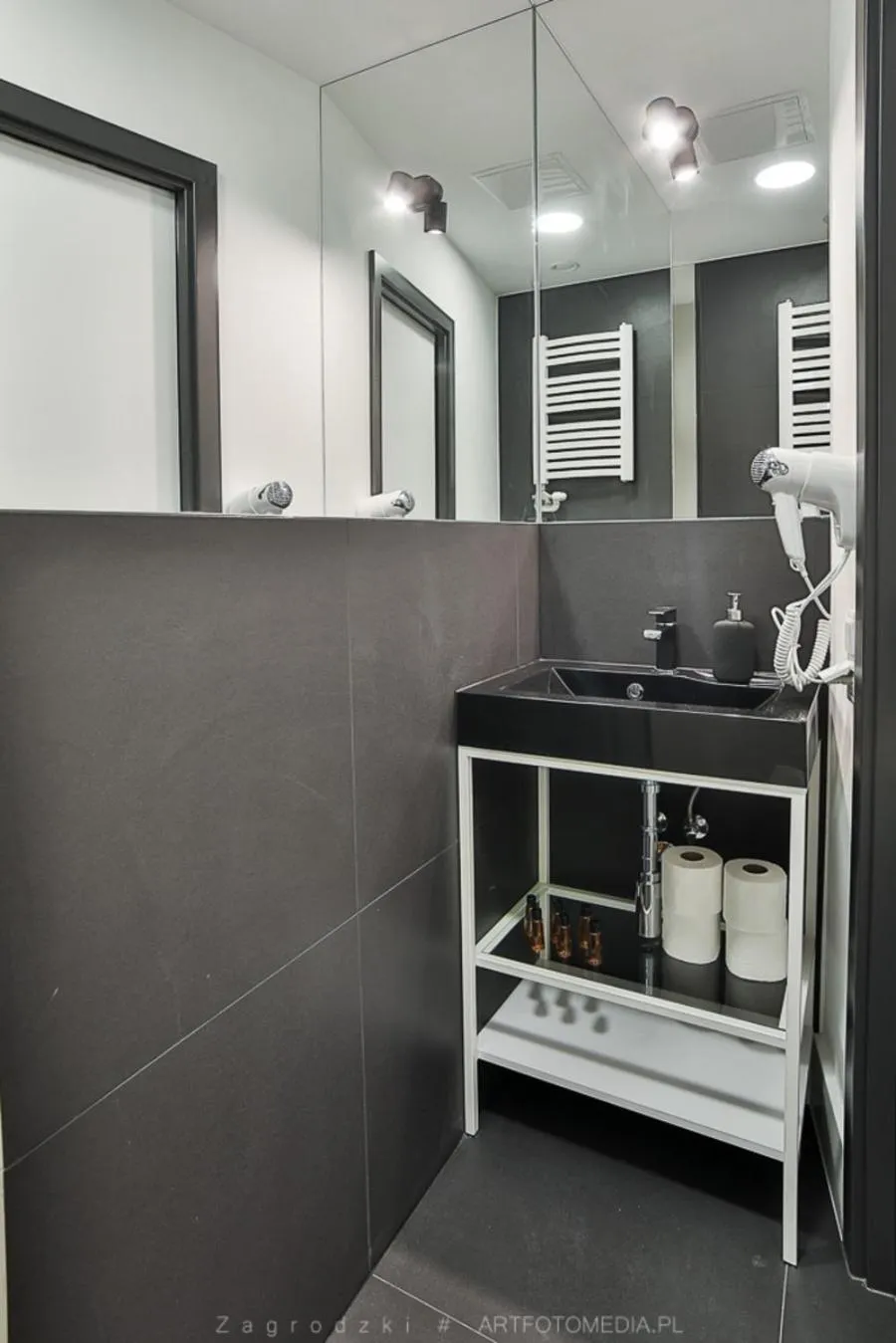 Saint Thomas Corner - by Upstairs