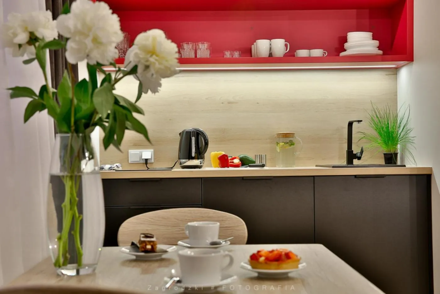 Coffee/tea facilities in Saint Thomas Corner - by Upstairs