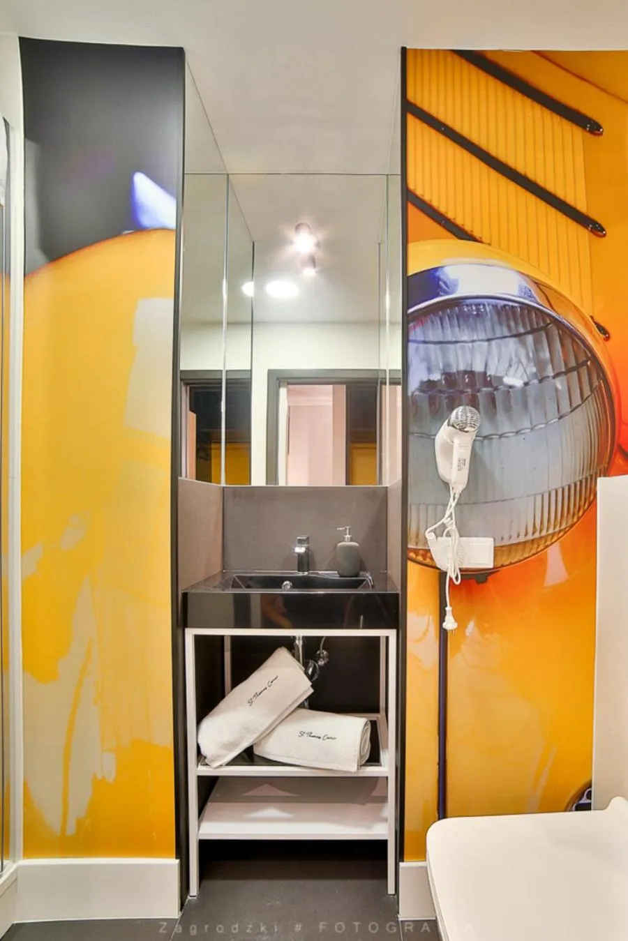 Toilet in Saint Thomas Corner - by Upstairs