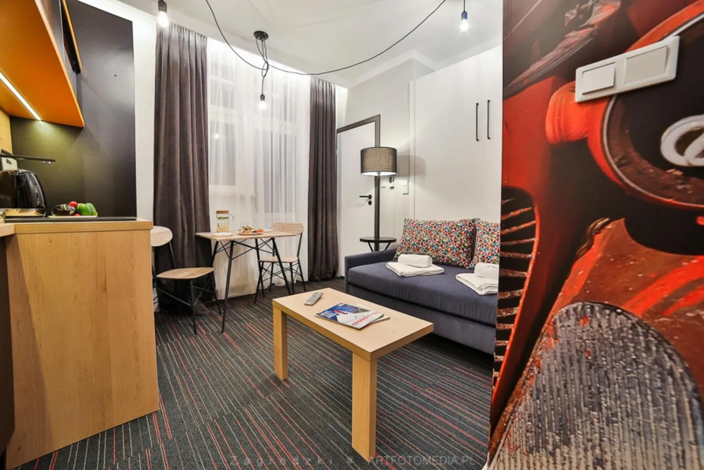 TV and multimedia, Bed in Saint Thomas Corner - by Upstairs