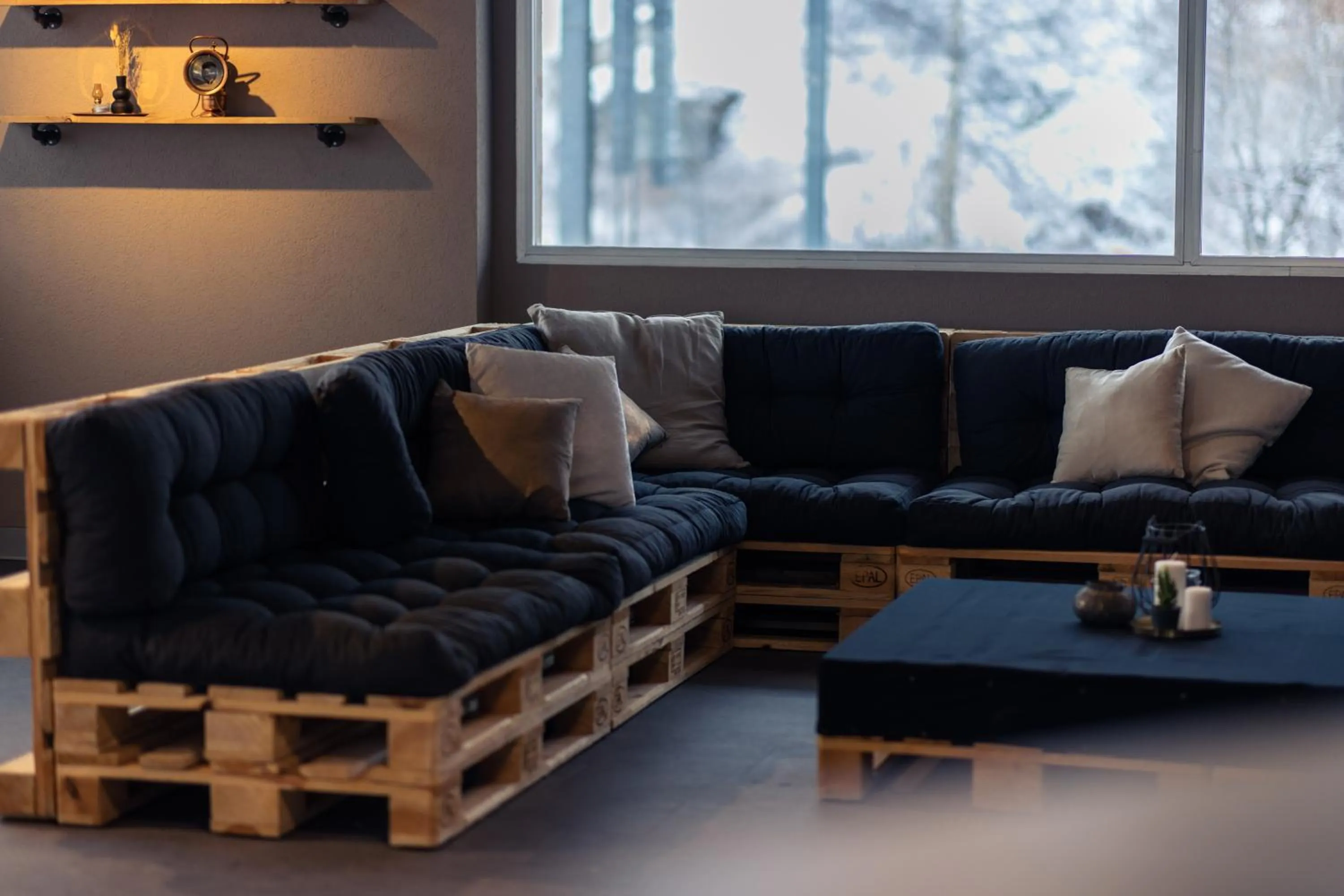 Communal lounge/ TV room in Hotel Mountime