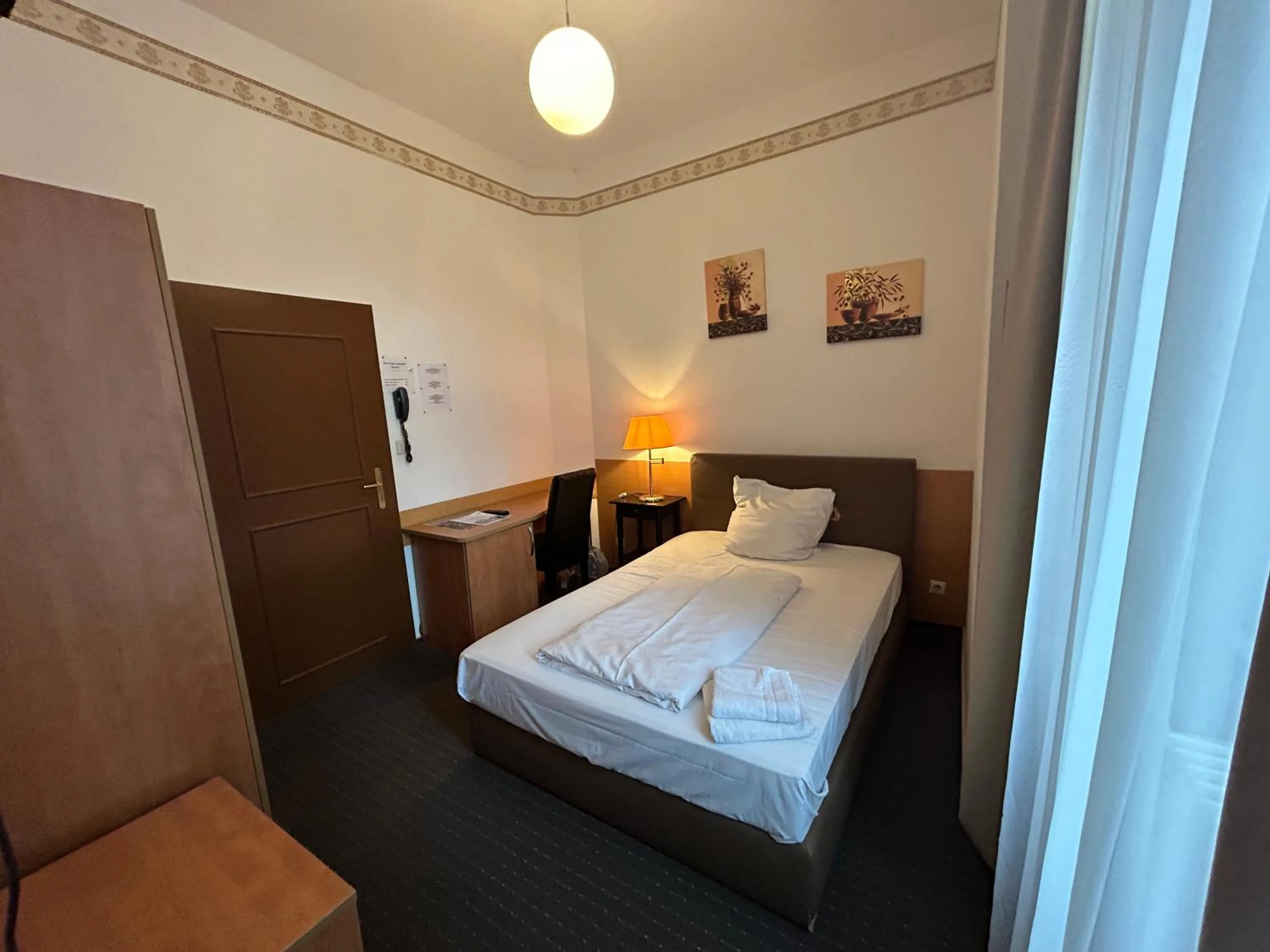 Property building, Bed in Hotel Adam