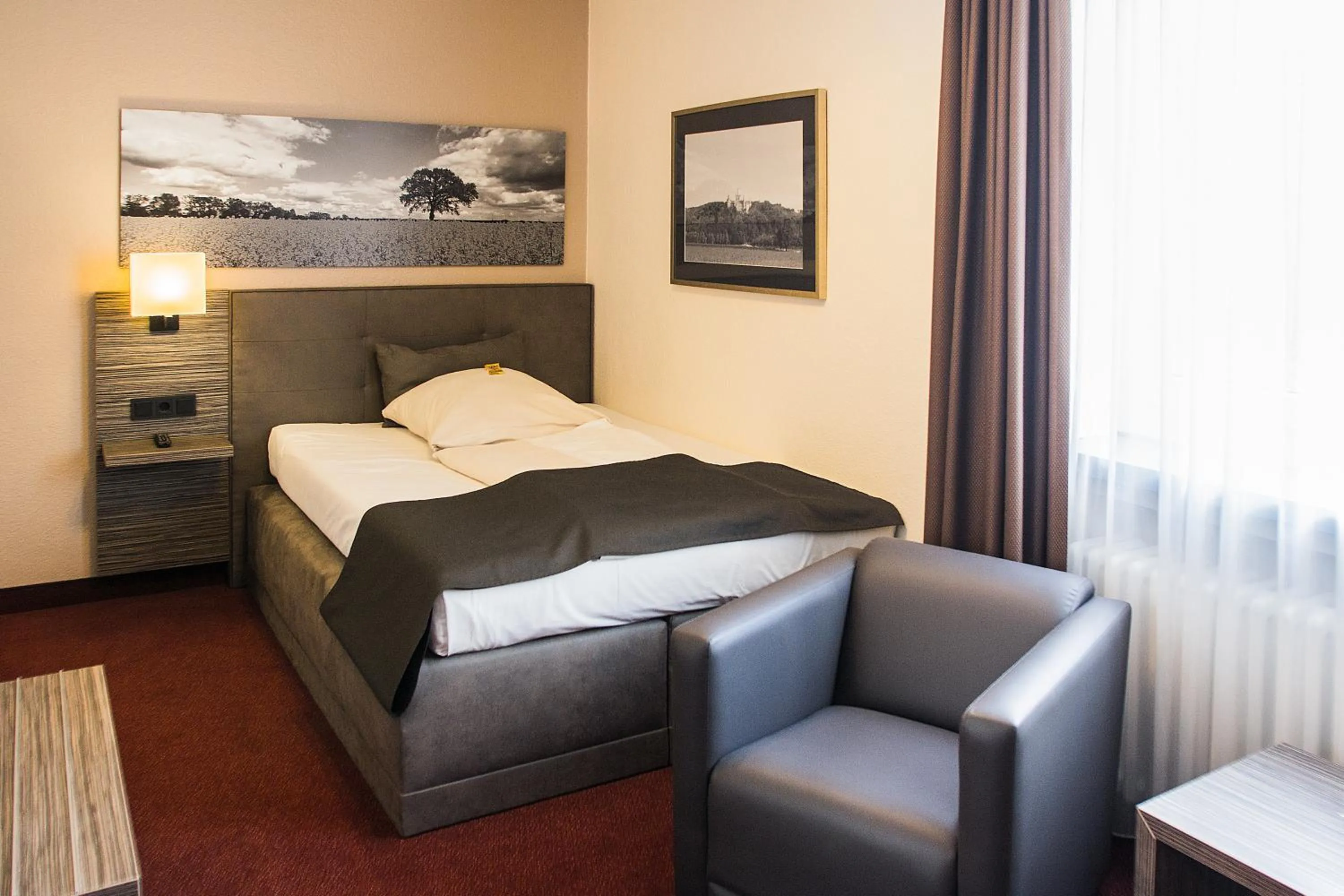 Photo of the whole room, Bed in Parkhotel Ahrbergen