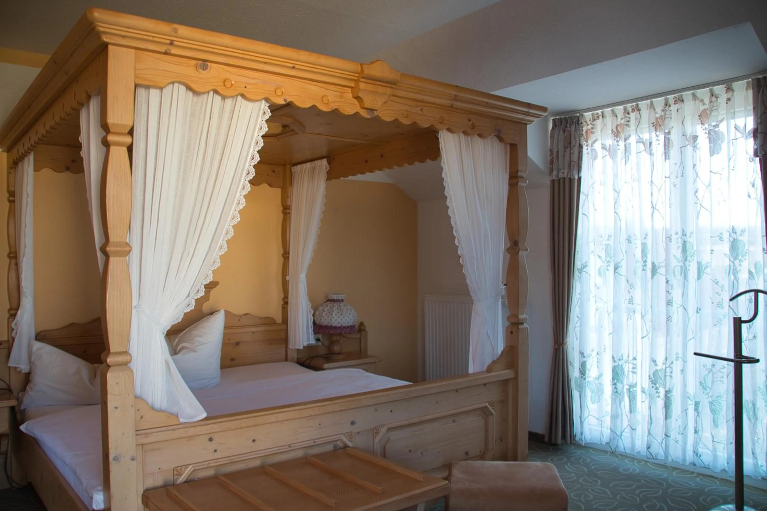 Bed in Hotel Quellenhof