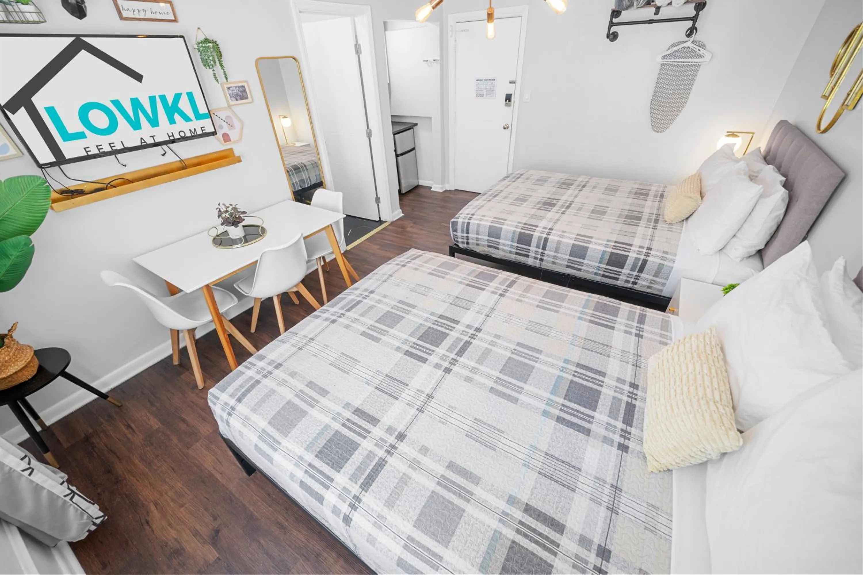 Bed in Nine20 Collins Apartments by Lowkl