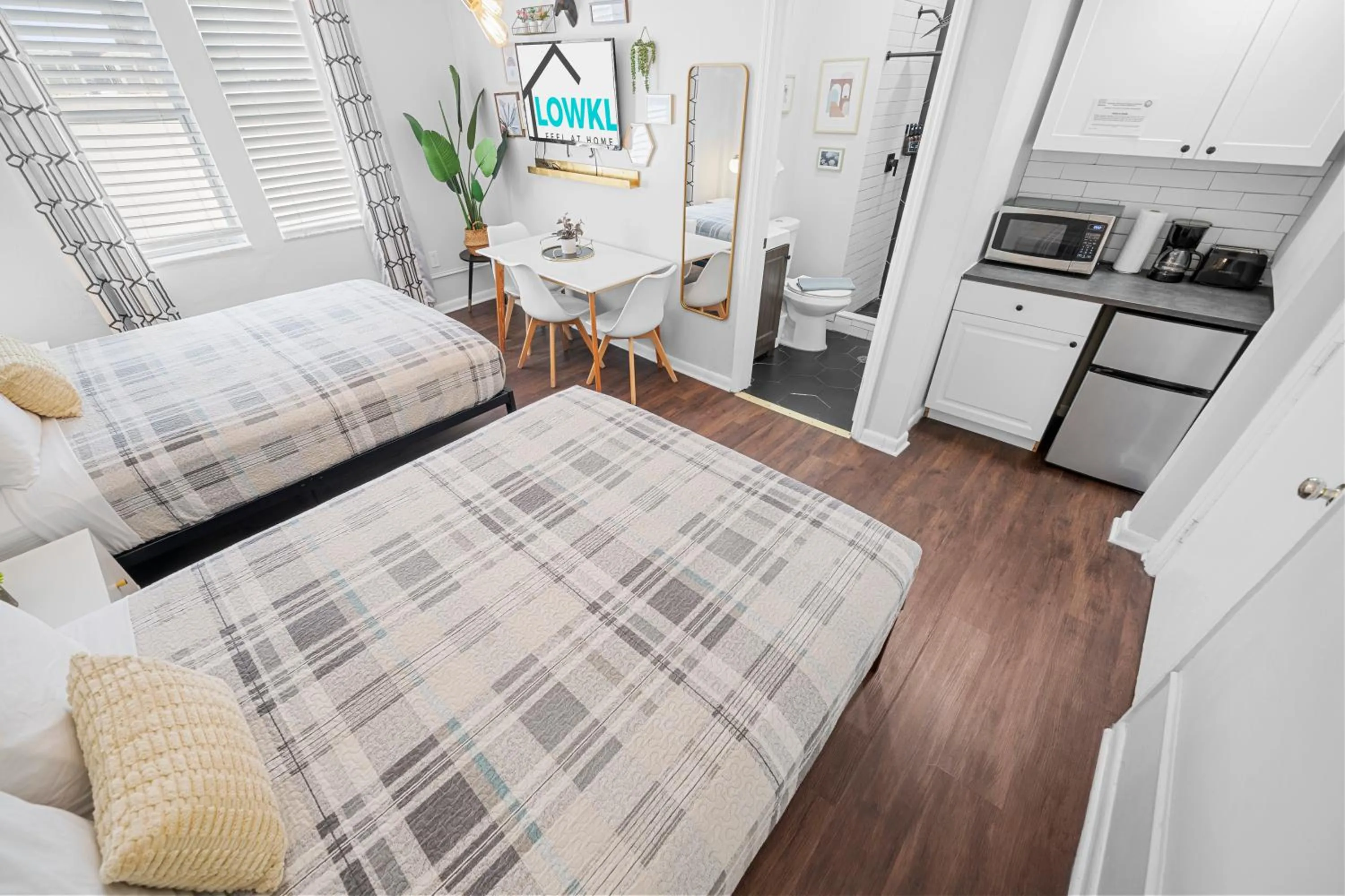 Bed in Nine20 Collins Apartments by Lowkl