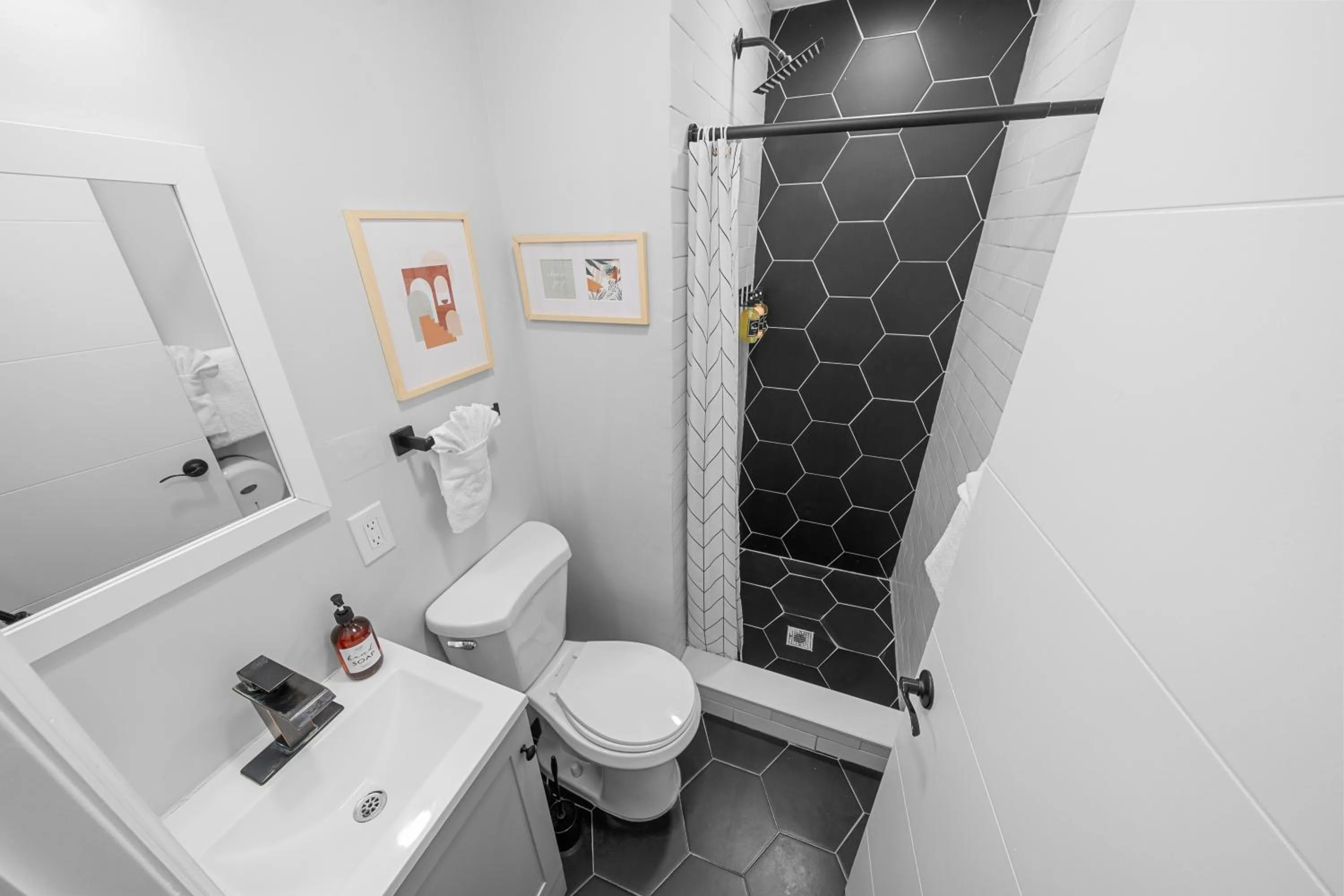 Shower in Nine20 Collins Apartments by Lowkl