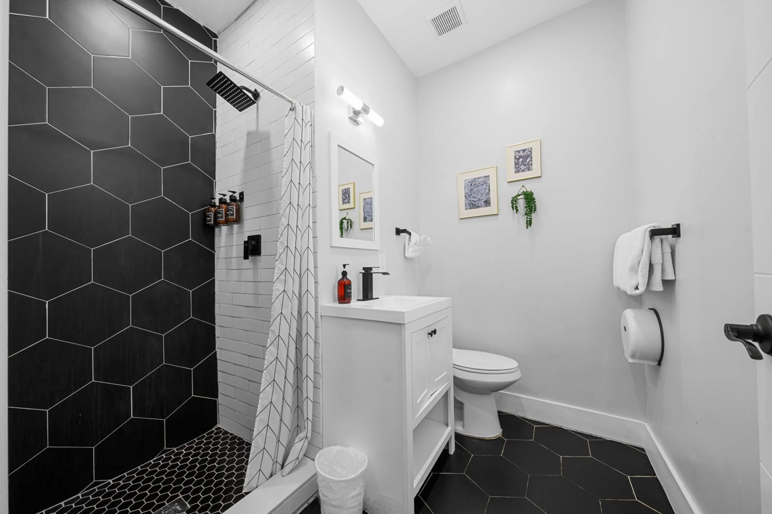 Bathroom in Nine20 Collins Apartments by Lowkl
