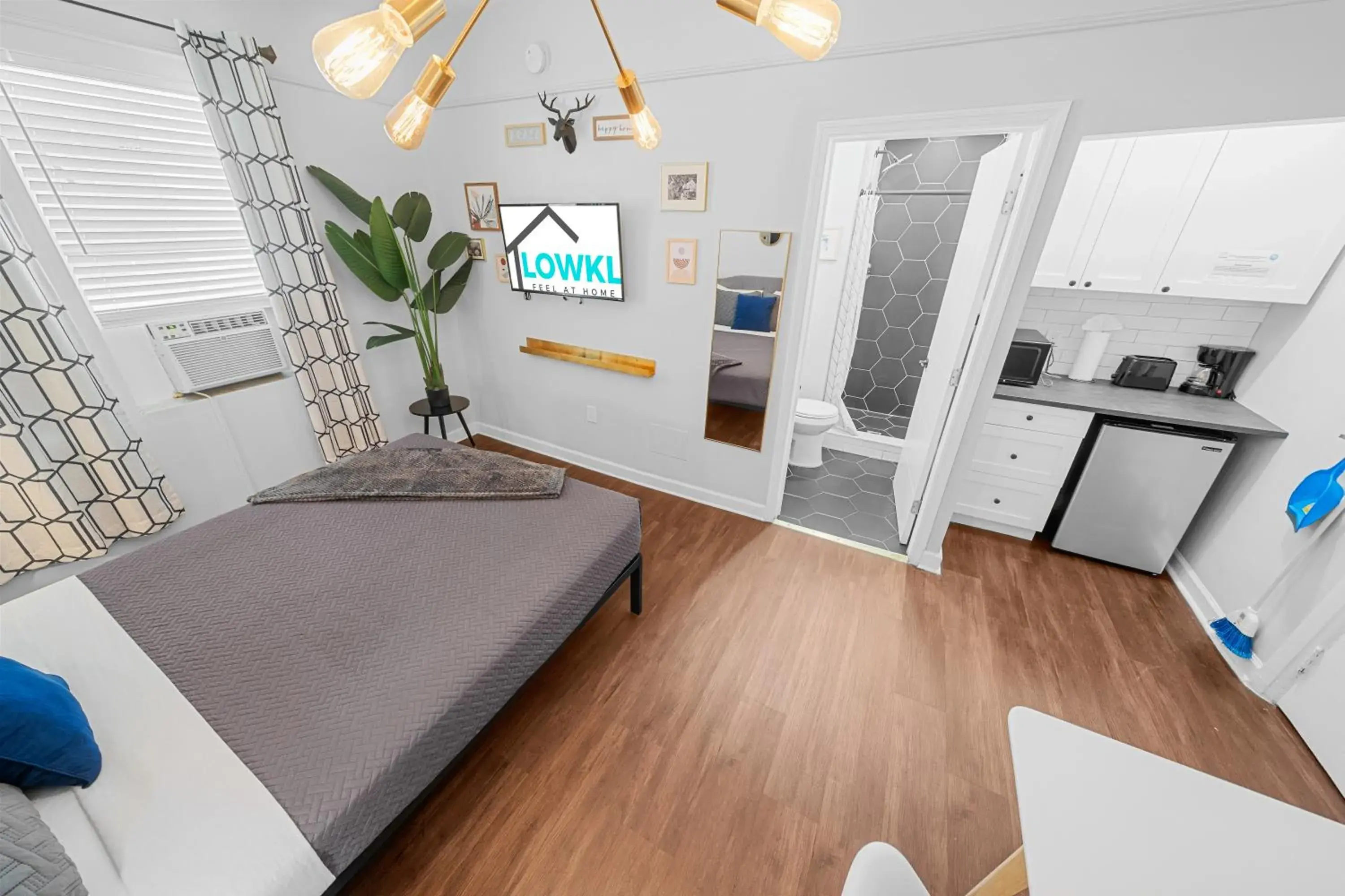 Standard Queen Studio with Kitchenette in Nine20 Collins Apartments by Lowkl Standard Queen Studio with Kitchenette in Nine20 Collins Apartments by Lowkl