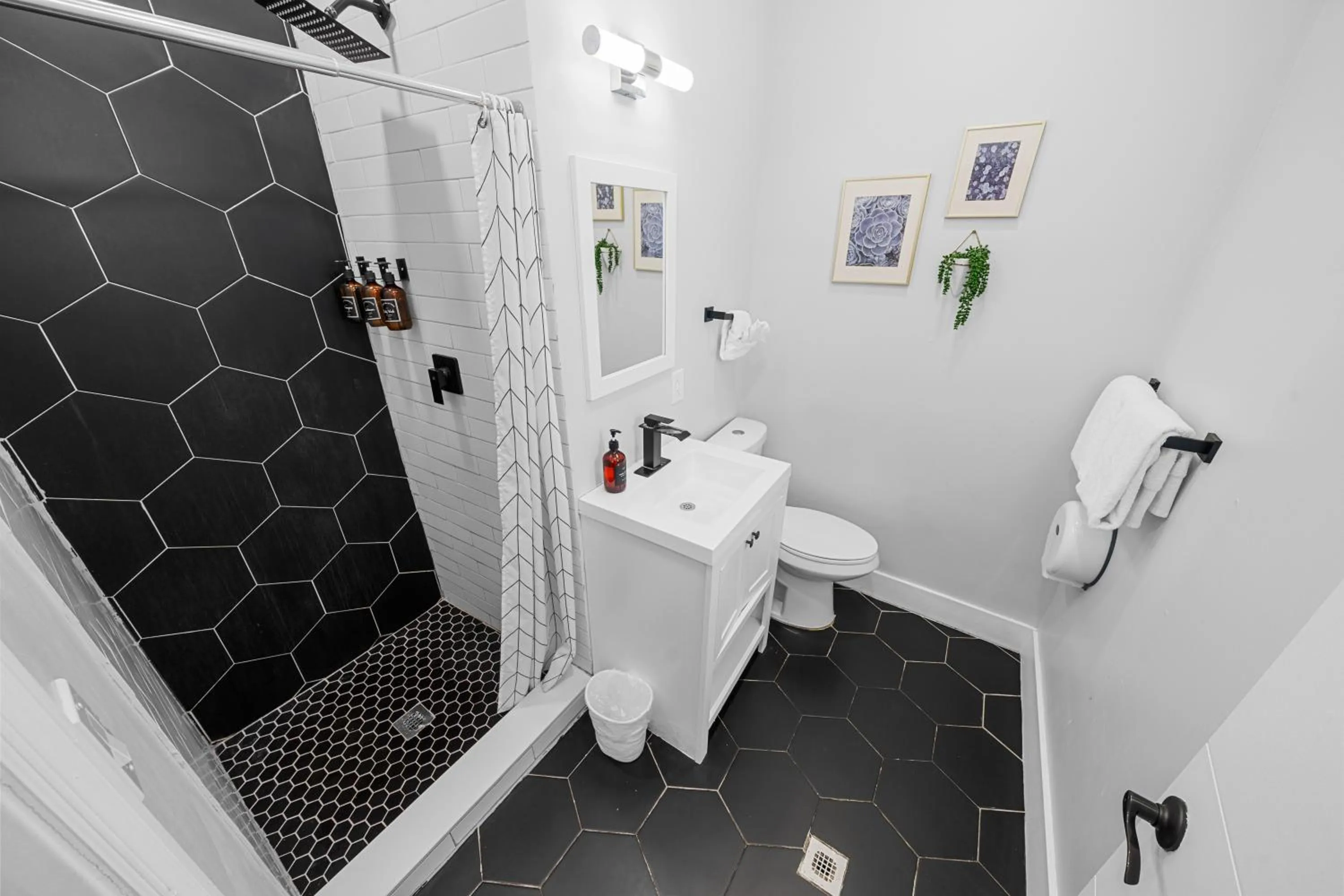 Shower in Nine20 Collins Apartments by Lowkl