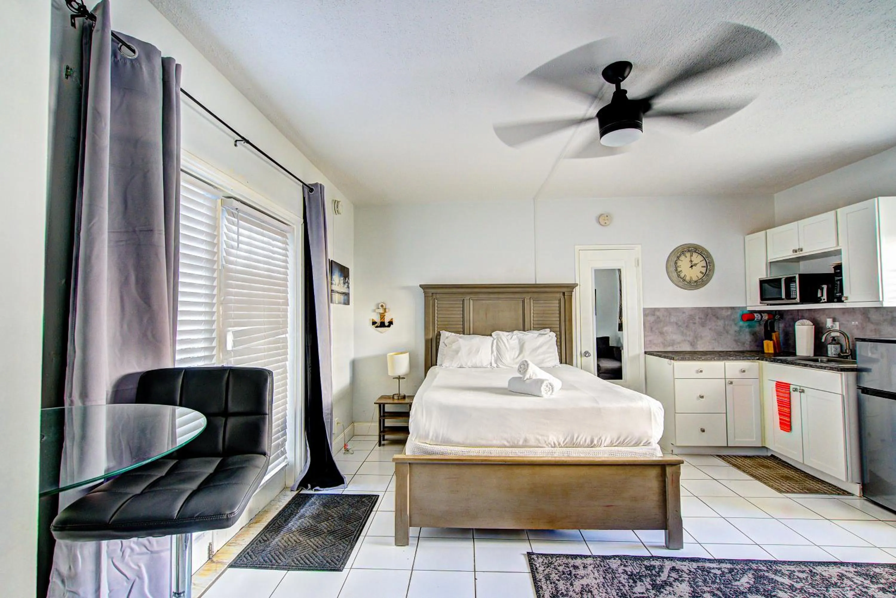 Bedroom, Bed in Little Paris by the ocean self check in