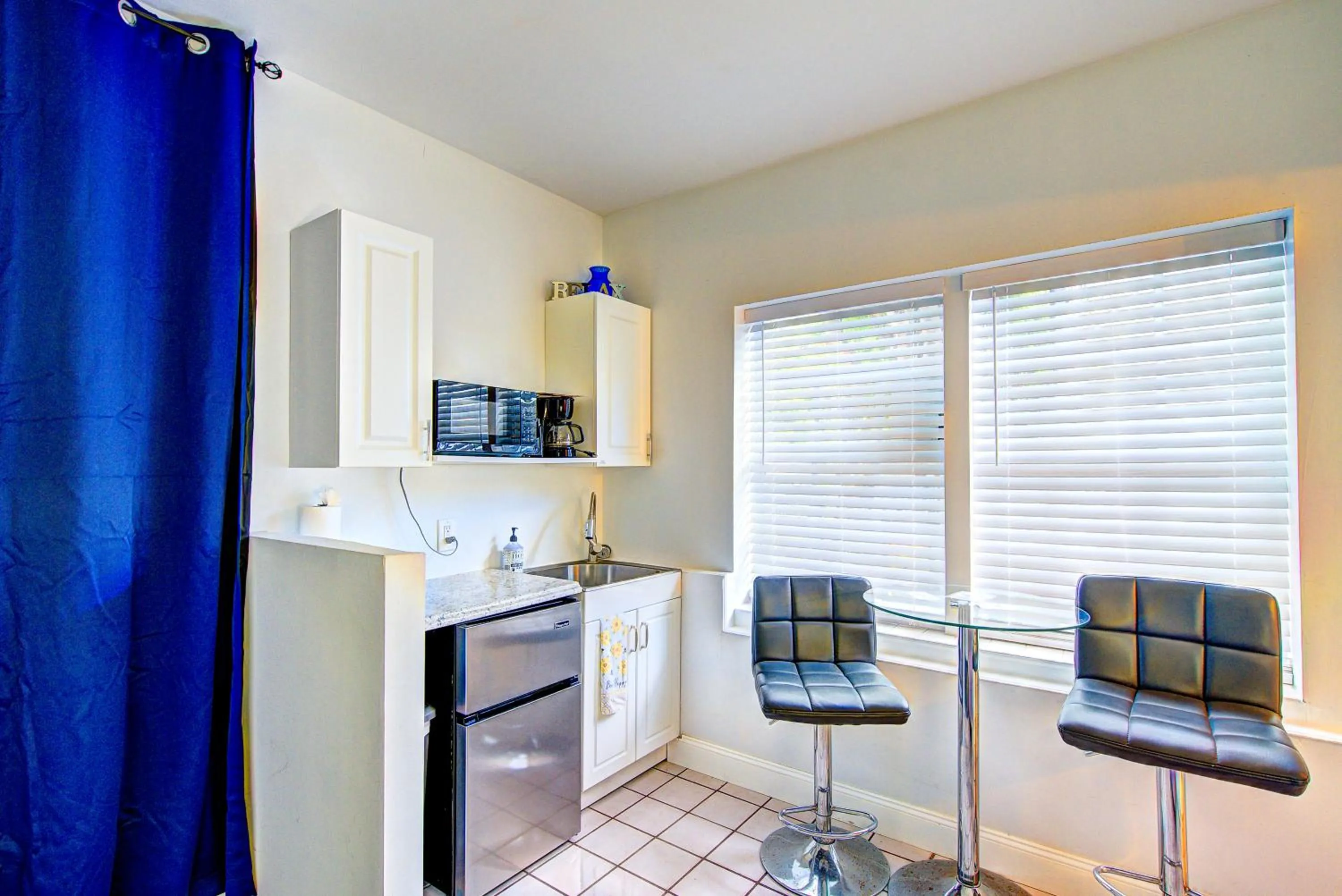 Dining area in Little Paris by the ocean self check in