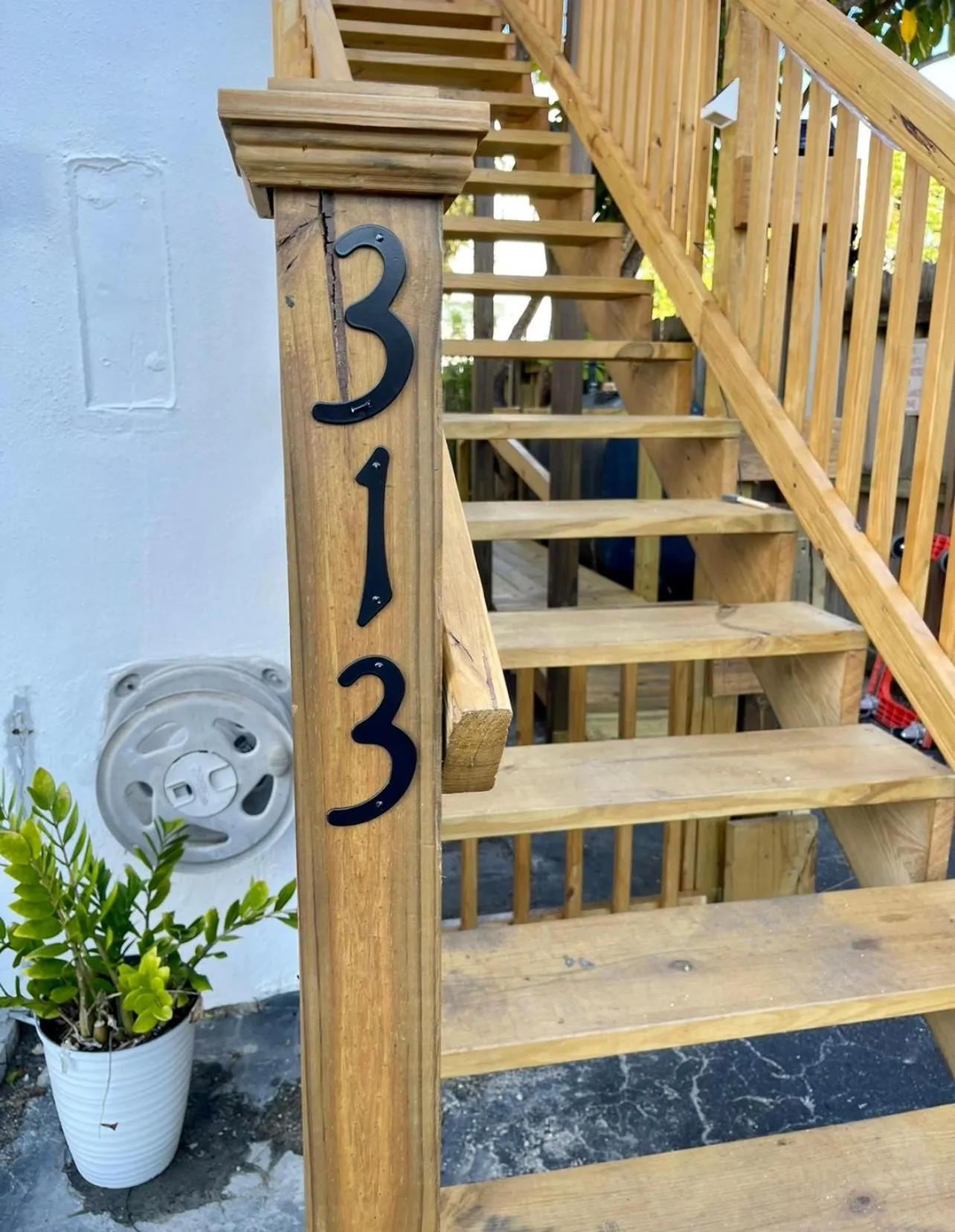 Facade/entrance in Little Paris by the ocean self check in