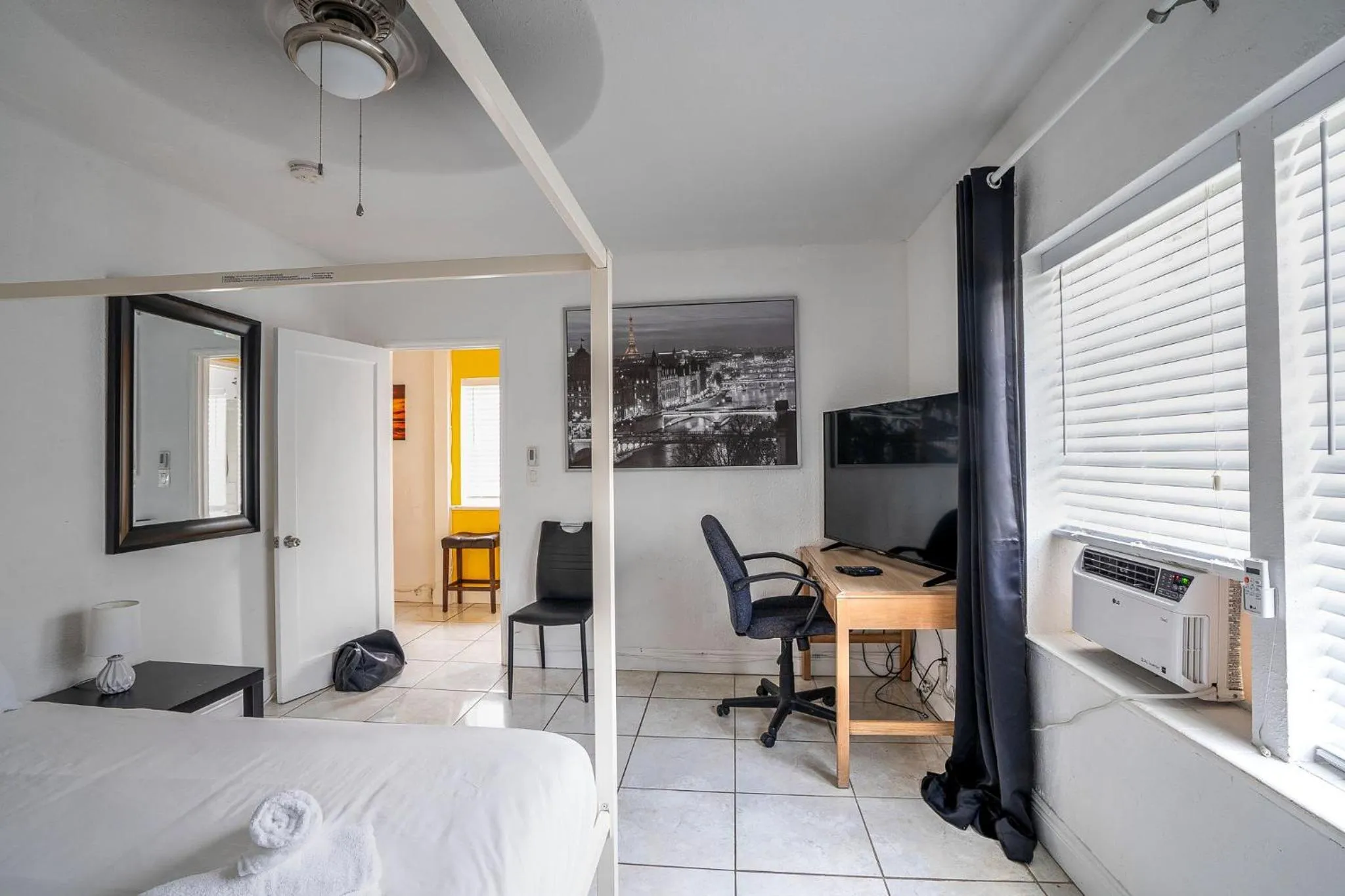 Bedroom, Bed in Little Paris by the ocean self check in