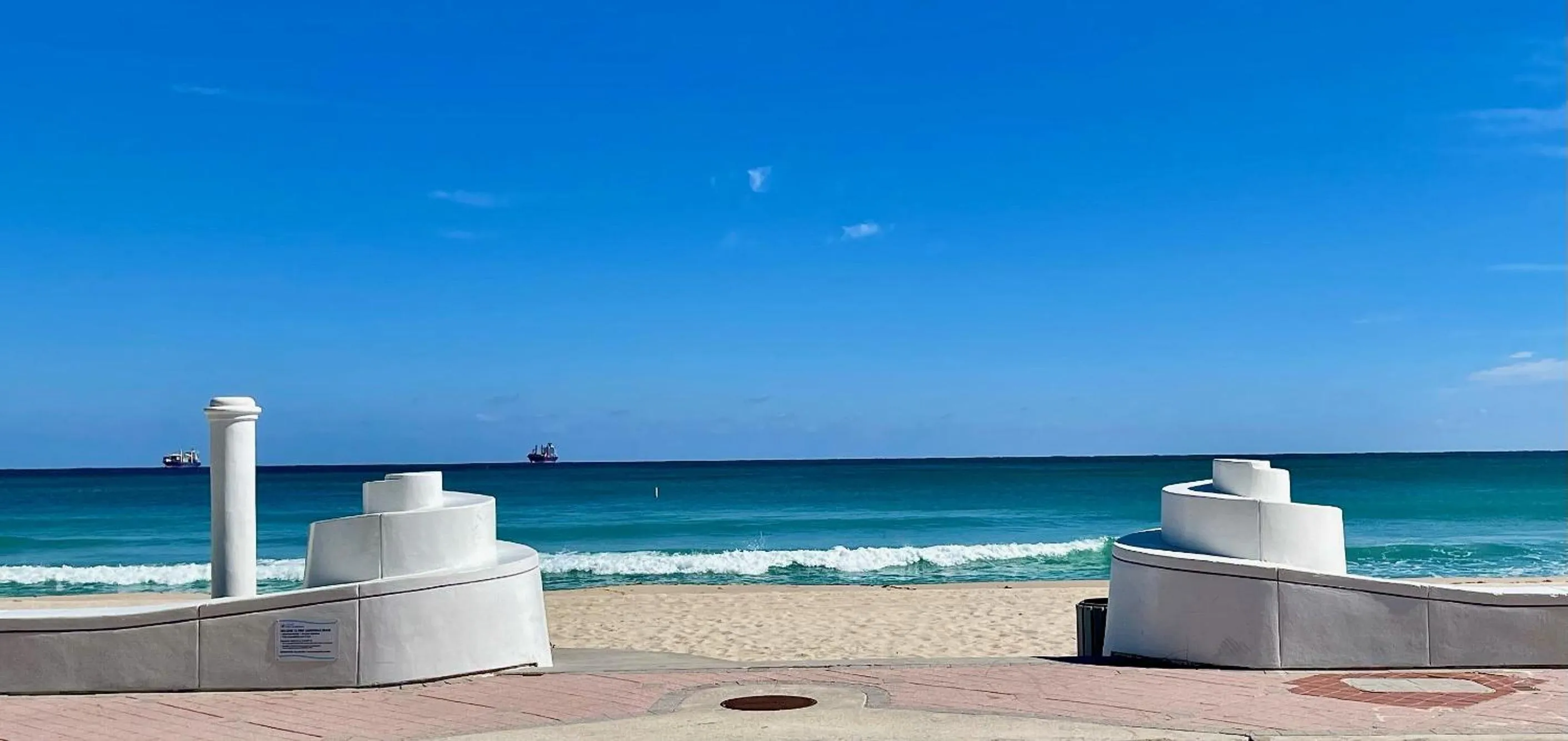 Beach in Little Paris by the ocean self check in