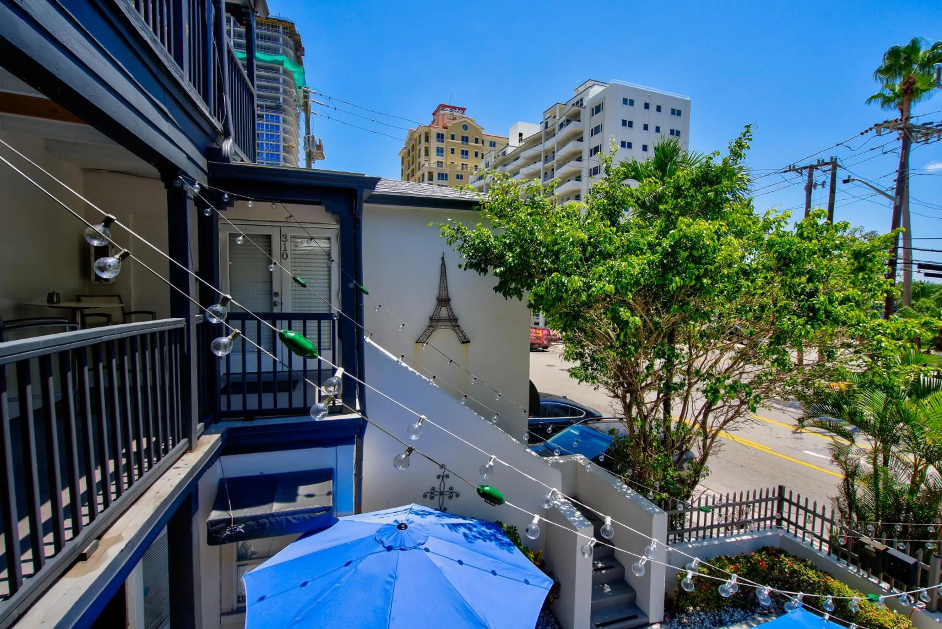 Other in Little Paris by the ocean self check in