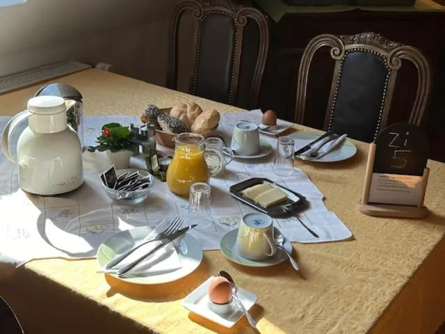 Breakfast in Worners Schloss Weingut & Wellness-Hotel