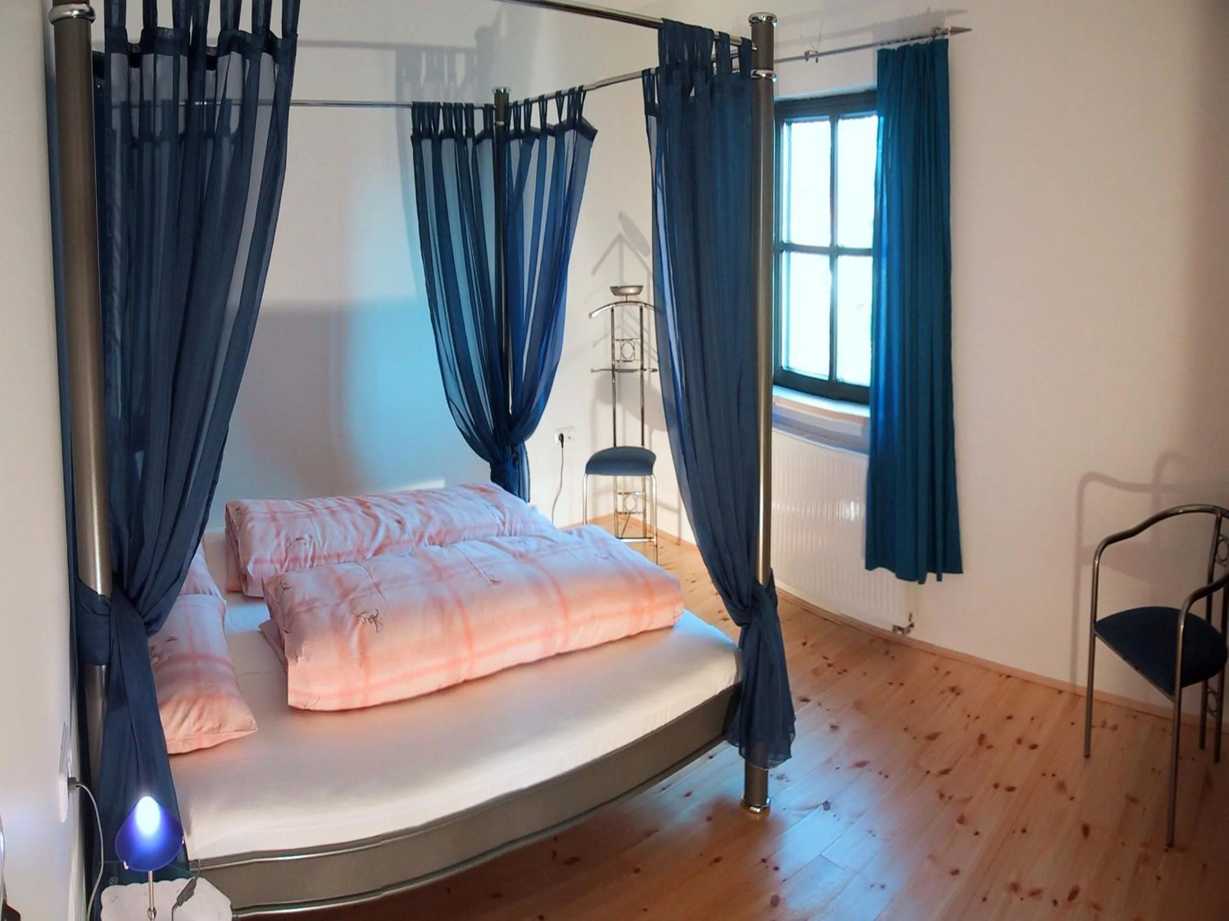 Bedroom, Bed in Worners Schloss Weingut & Wellness-Hotel