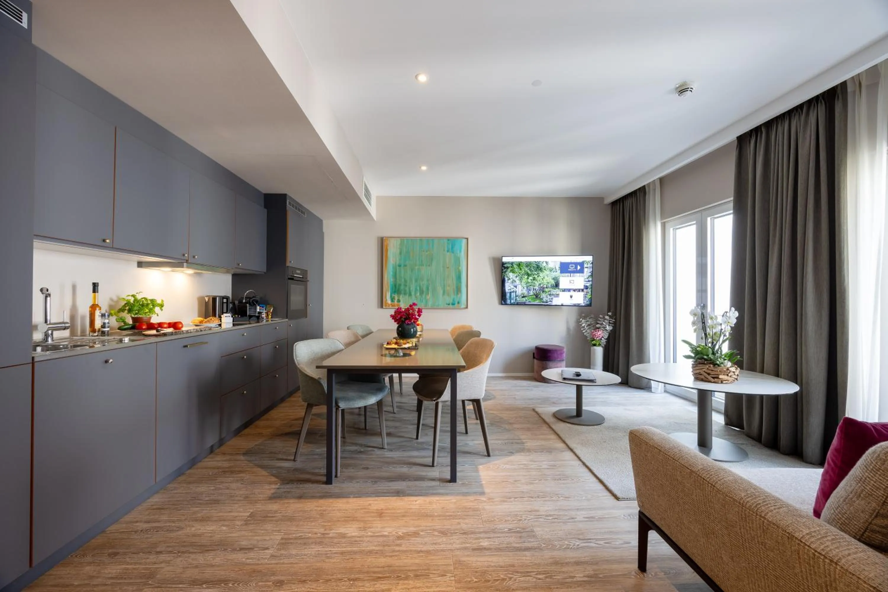 Meeting/conference room in MAXIMILIAN MUNICH Apartments & Hotel