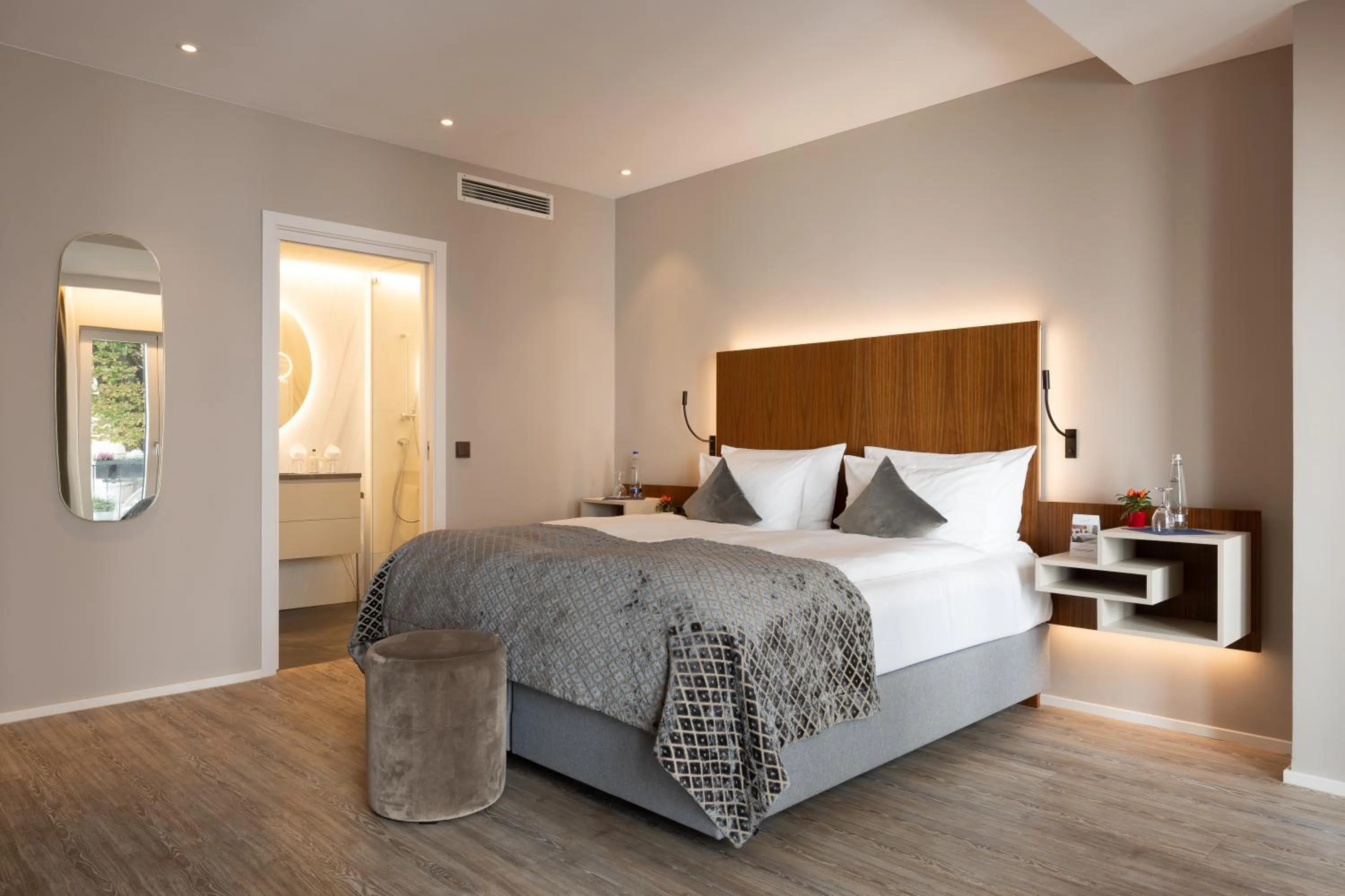 Bedroom, Bed in MAXIMILIAN MUNICH Apartments & Hotel