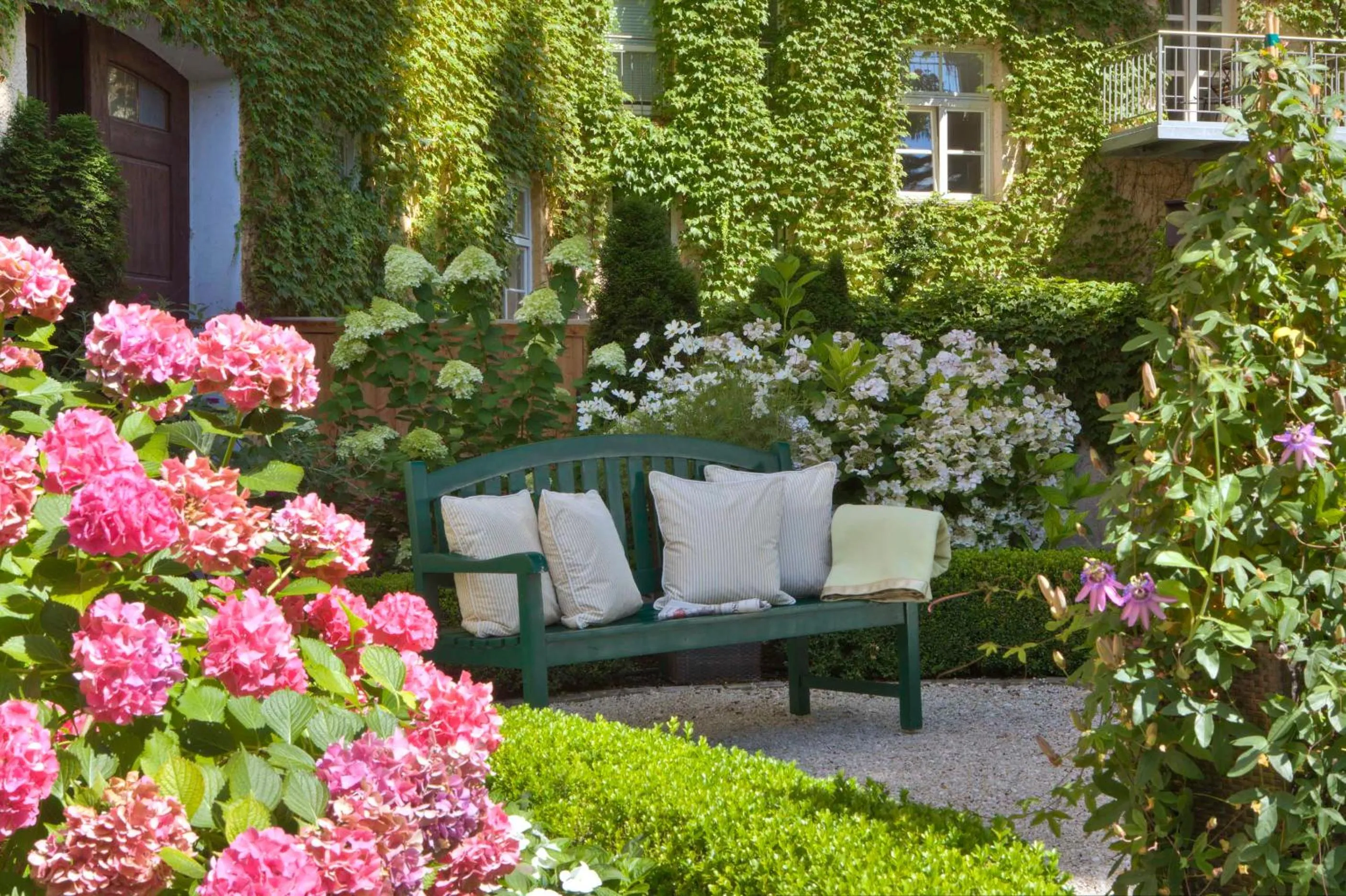 Garden in MAXIMILIAN MUNICH Apartments & Hotel