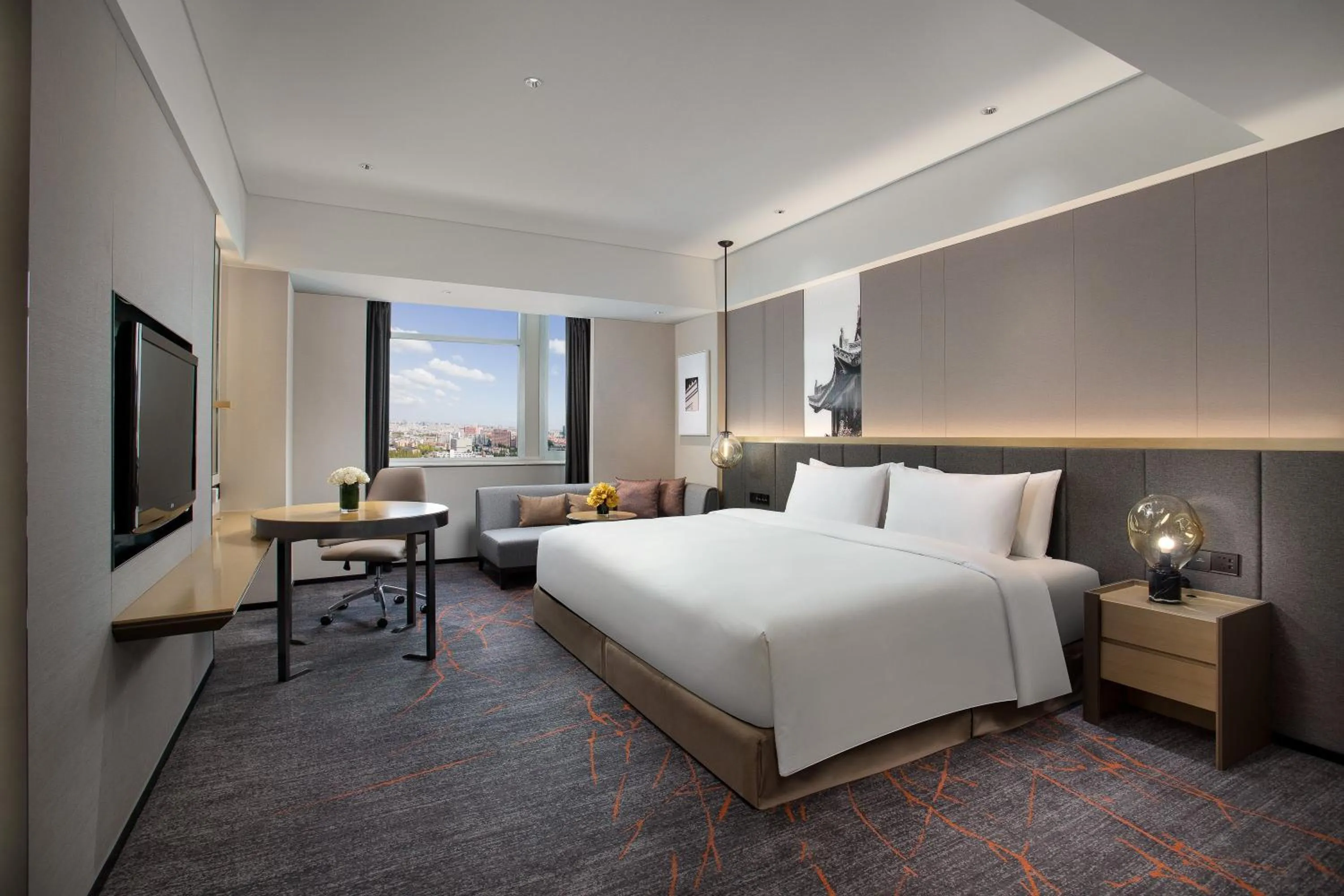 Photo of the whole room, Bed in Crowne Plaza Shanghai Fudan by IHG