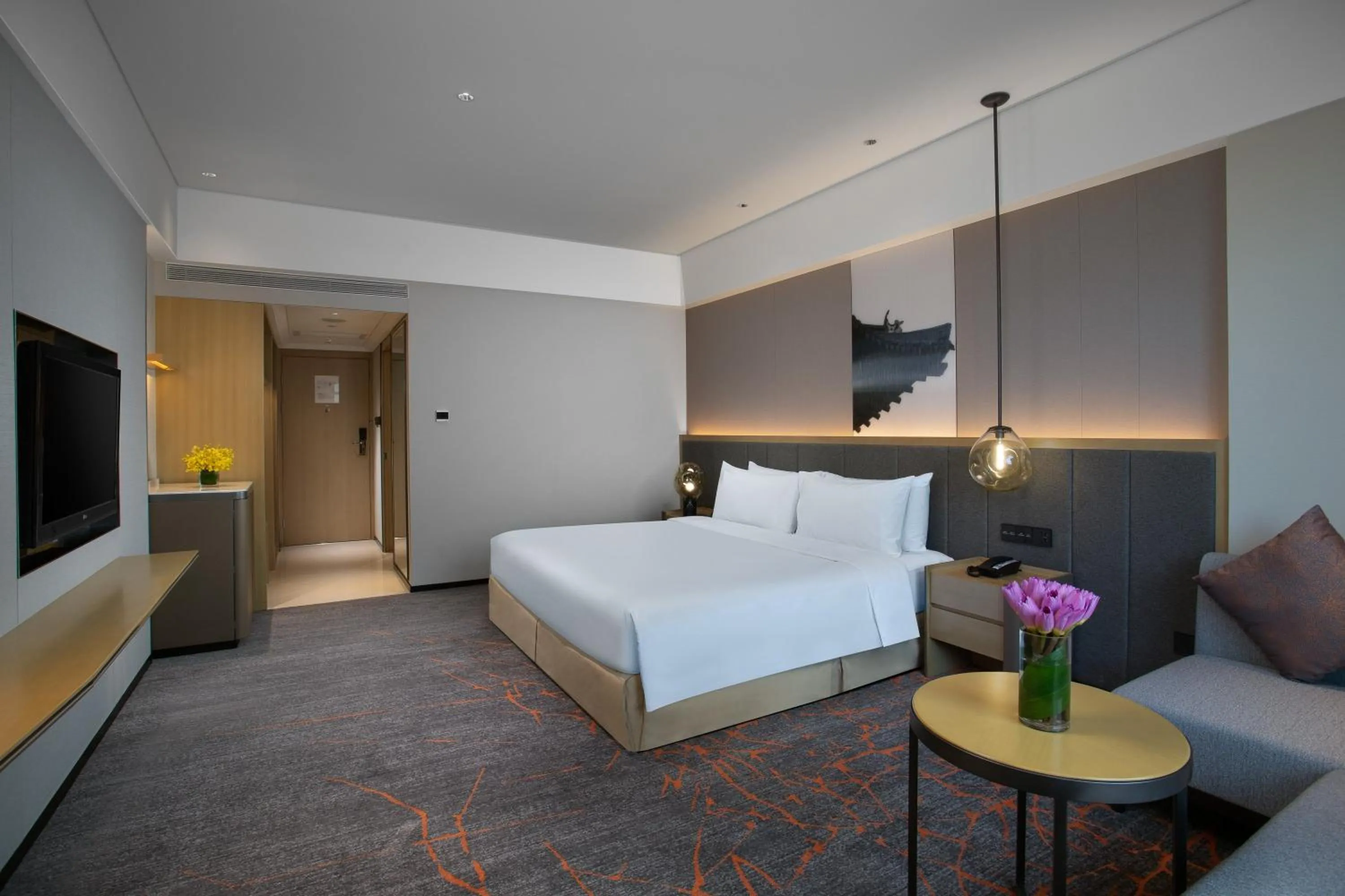 Photo of the whole room, Bed in Crowne Plaza Shanghai Fudan by IHG
