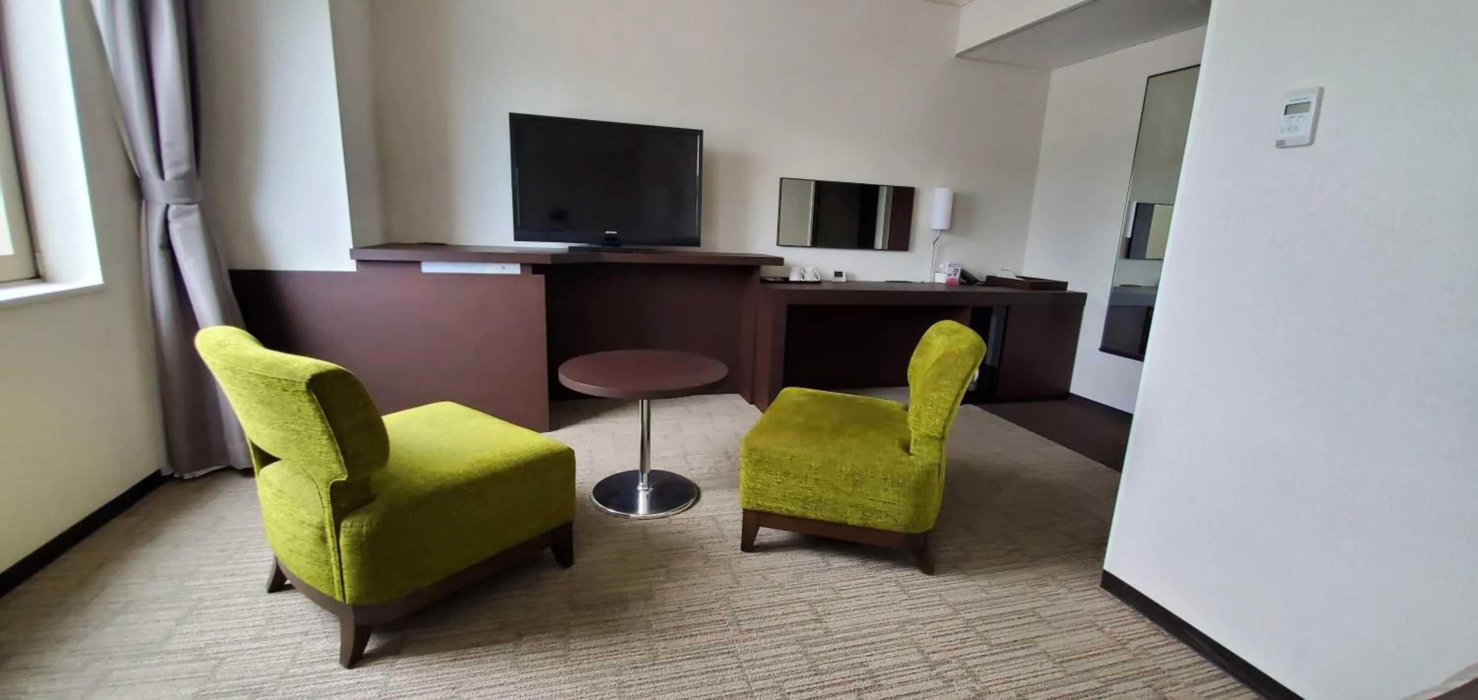 Photo of the whole room in Kochi Hotel