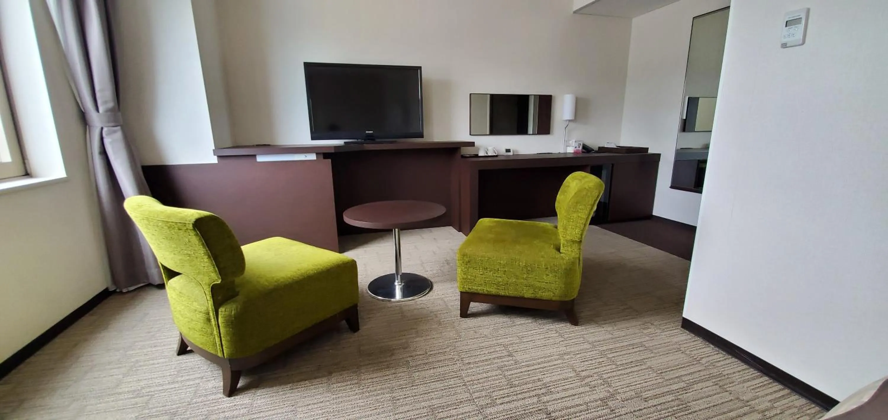 Photo of the whole room in Kochi Hotel