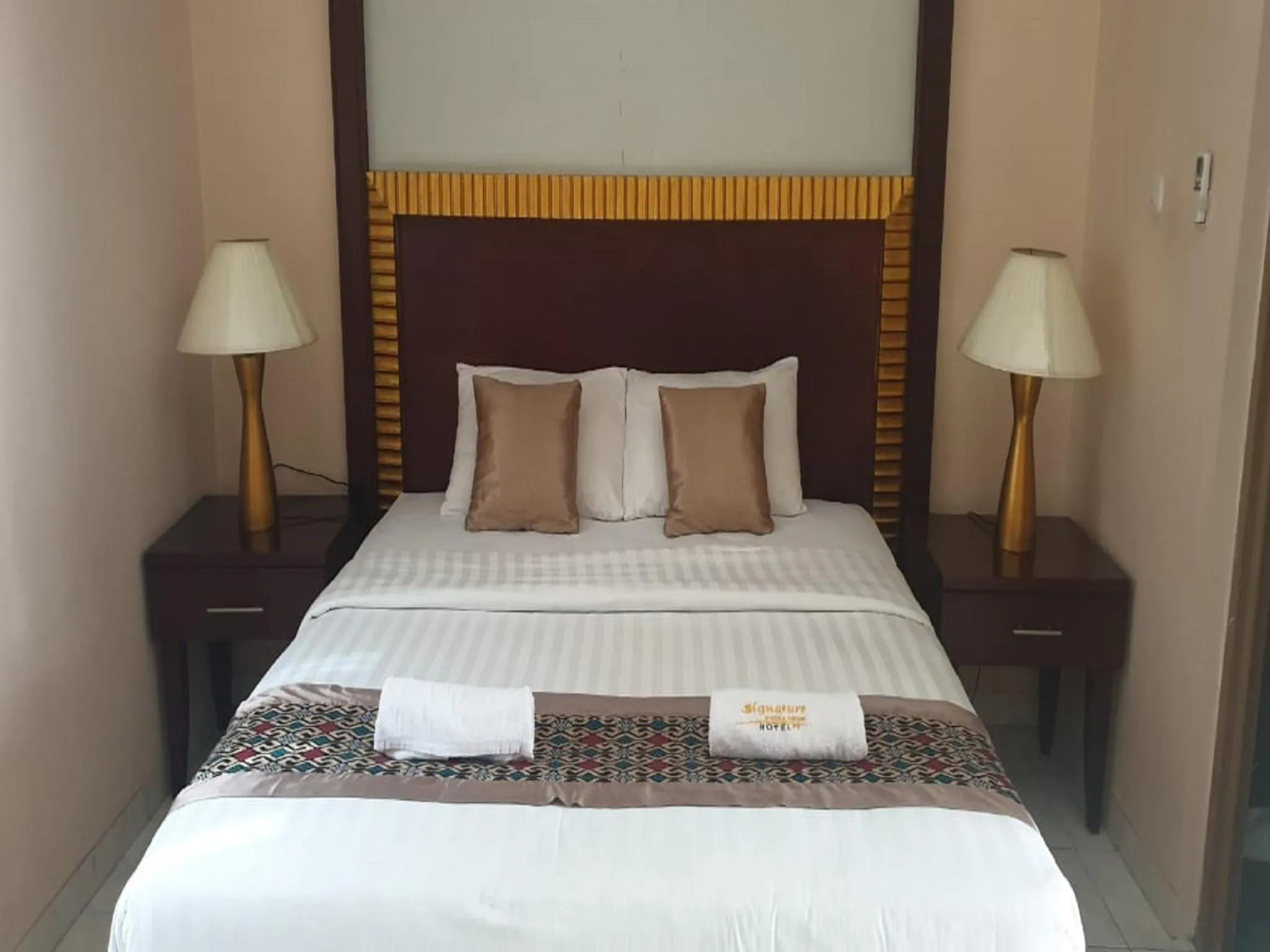 Bedroom, Bed in Hotel Signature Mandala Kencana