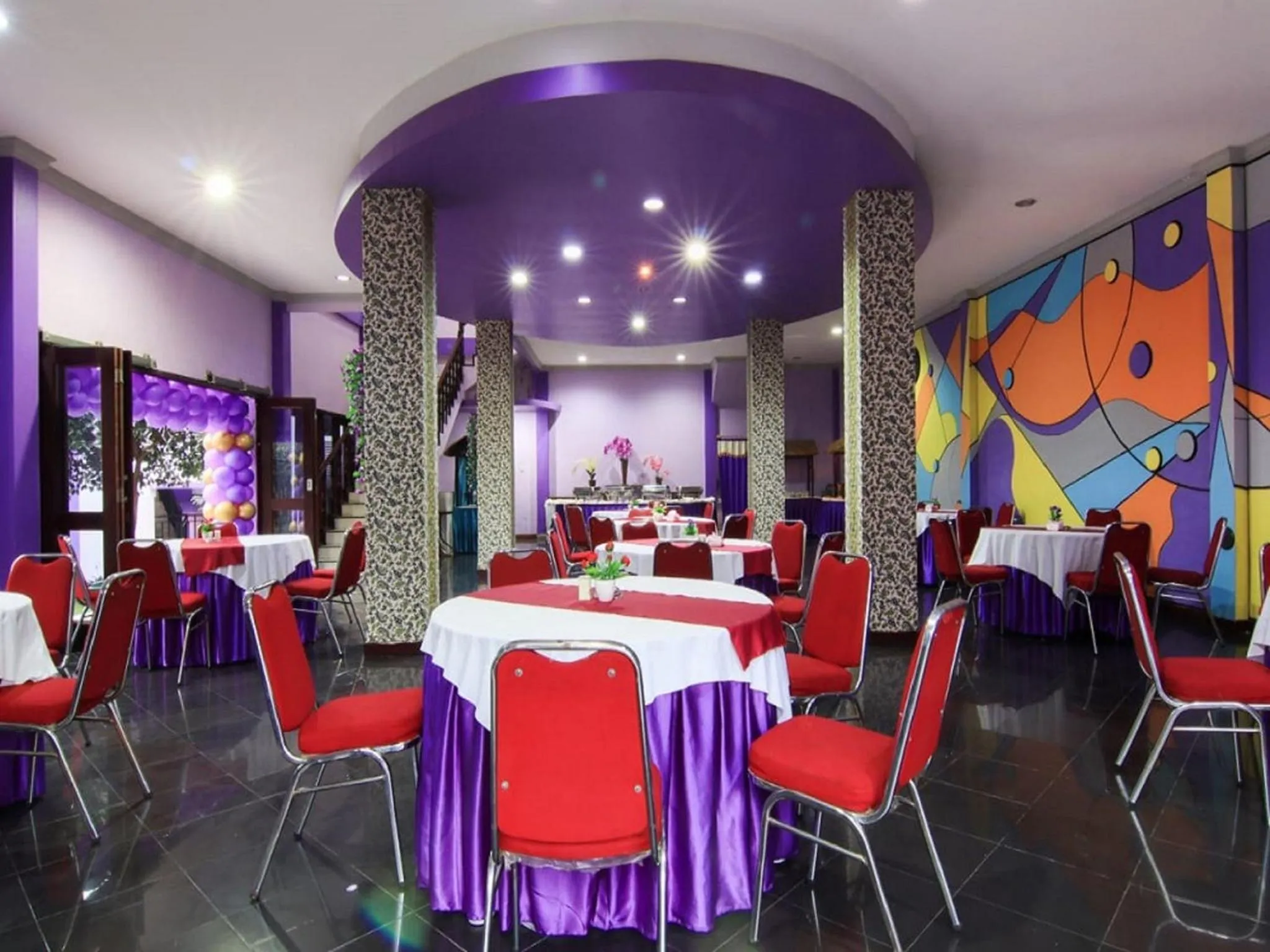 Restaurant/places to eat in Hotel Signature Mandala Kencana