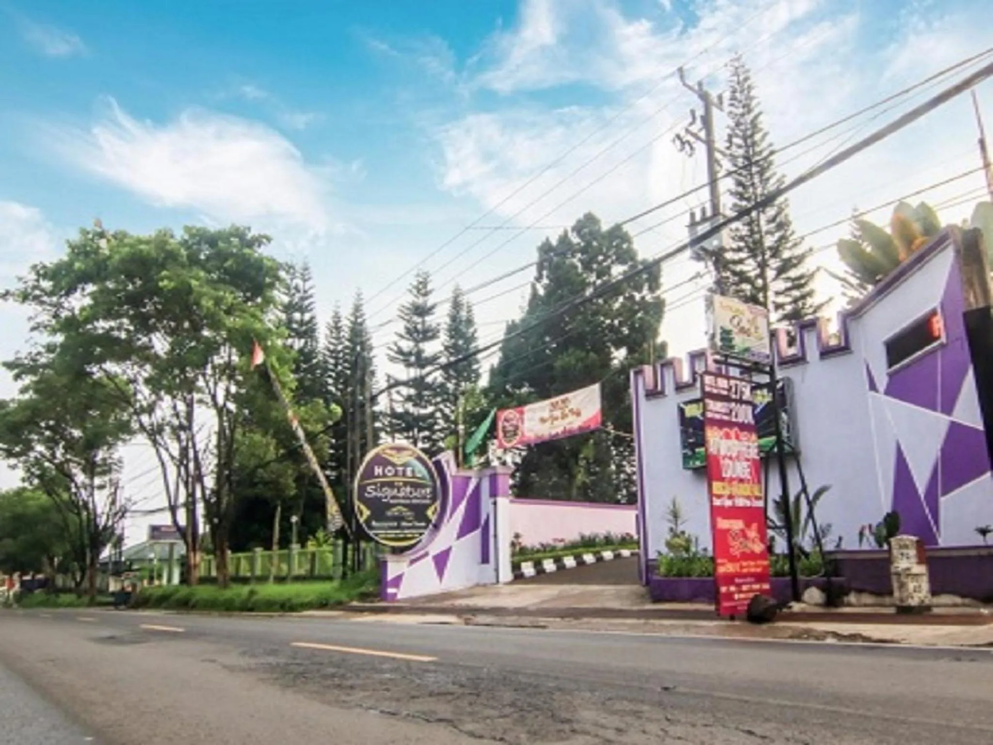 Property building in Hotel Signature Mandala Kencana