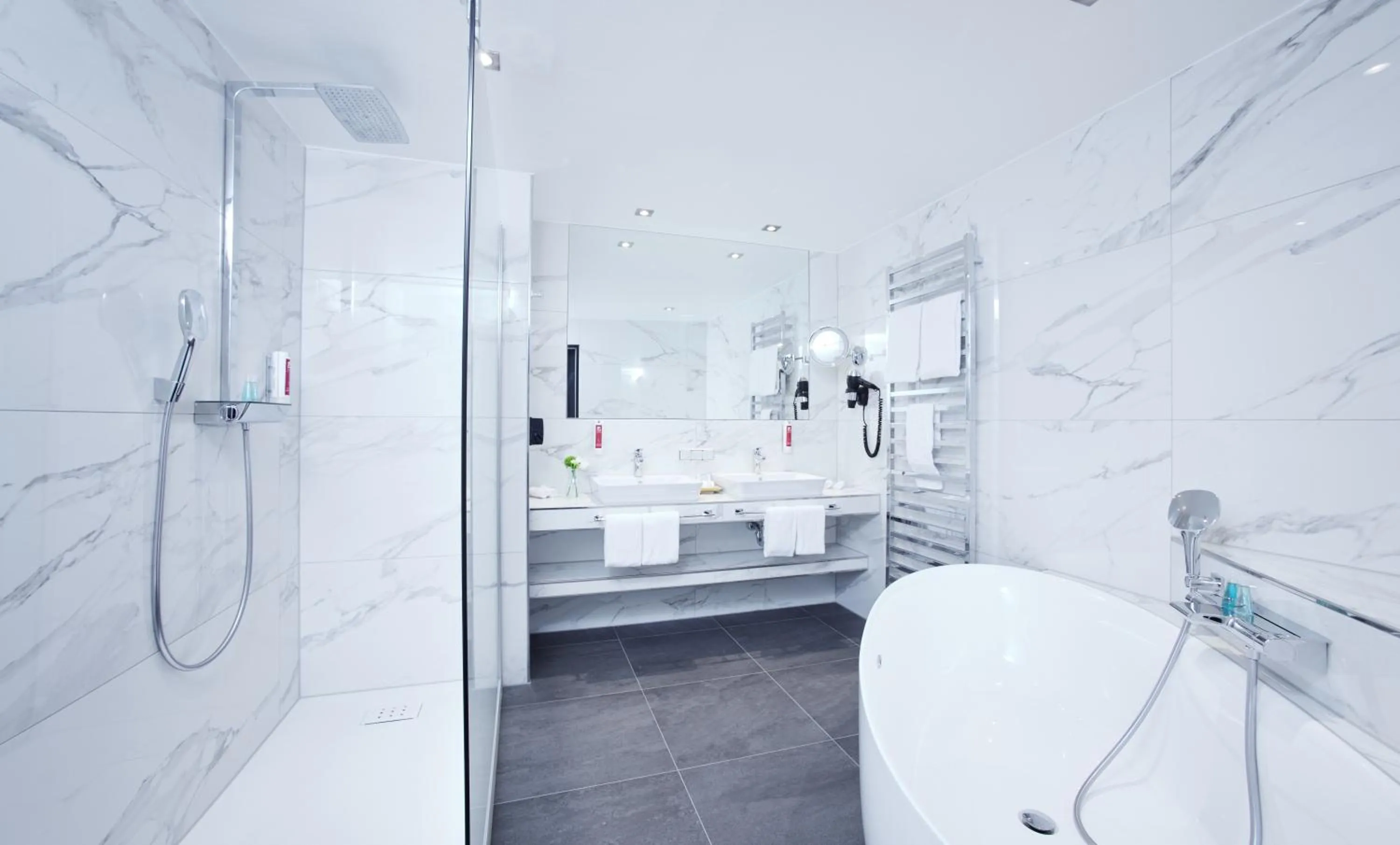 Bathroom in Hotel ESPERANTO Kongress- und Kulturzentrum Fulda