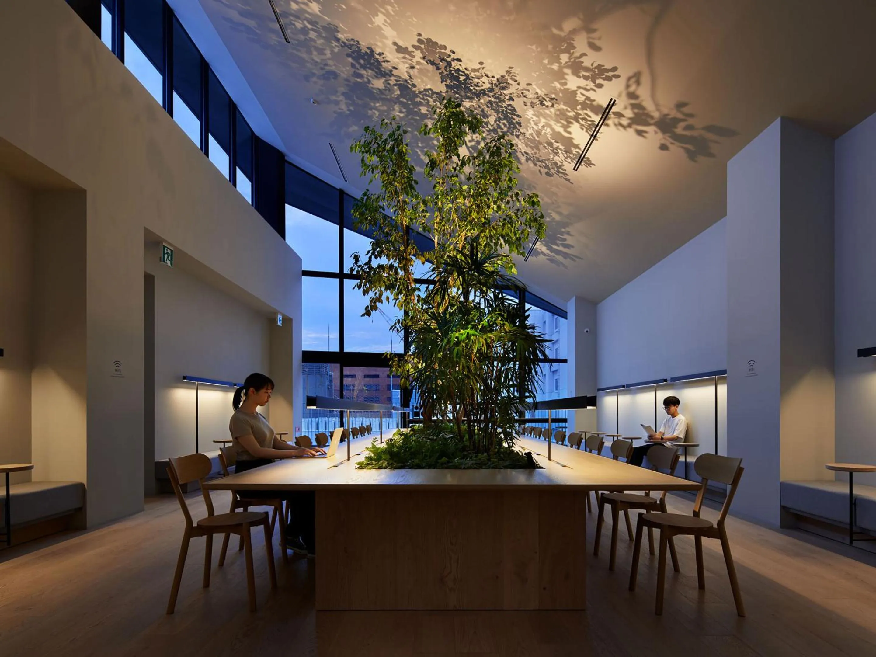 Lounge or bar in 9h nine hours Hakata station