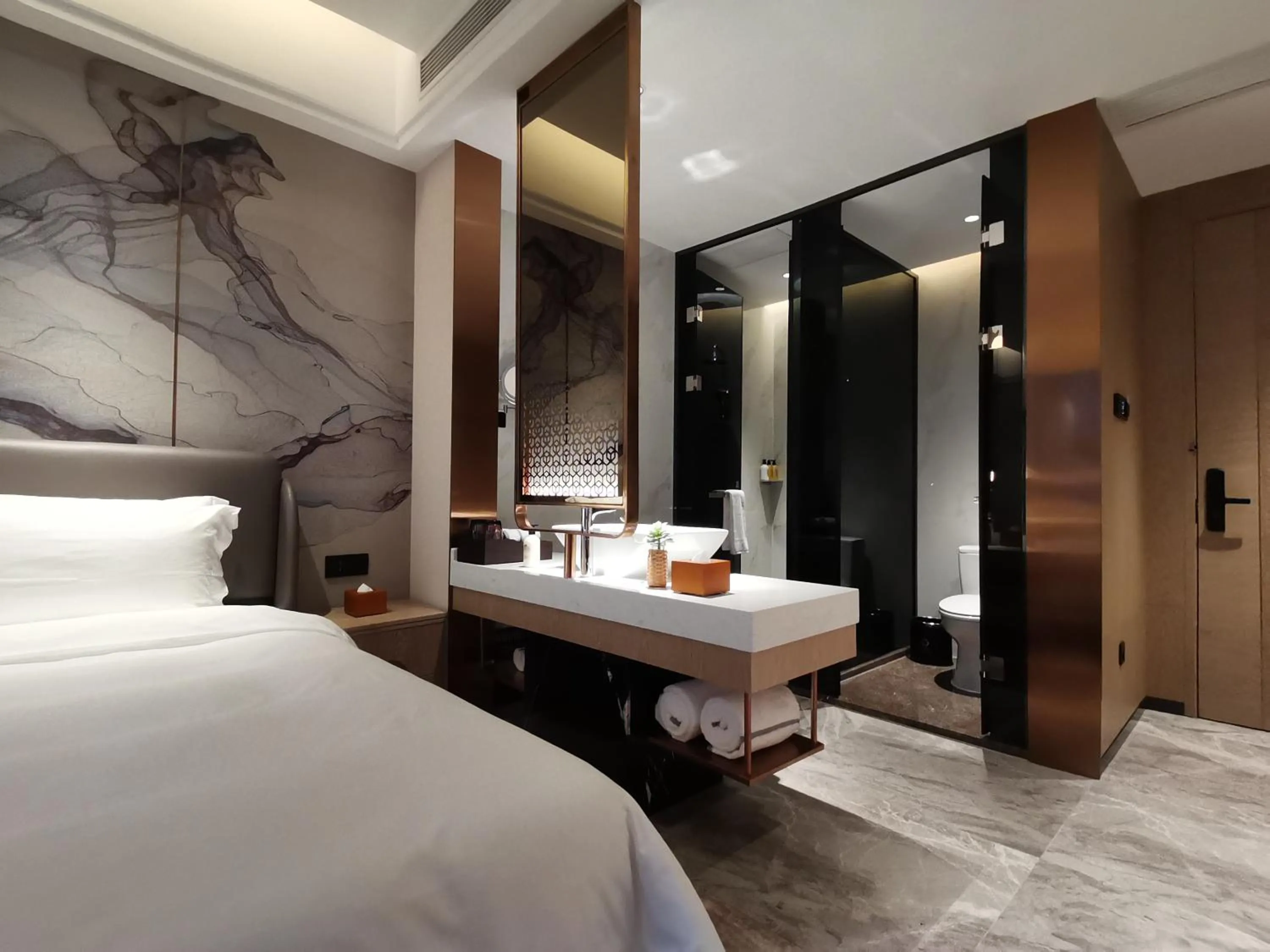 Bathroom, Bed in Paco Hotel Jinfeng Metro Guangzhou